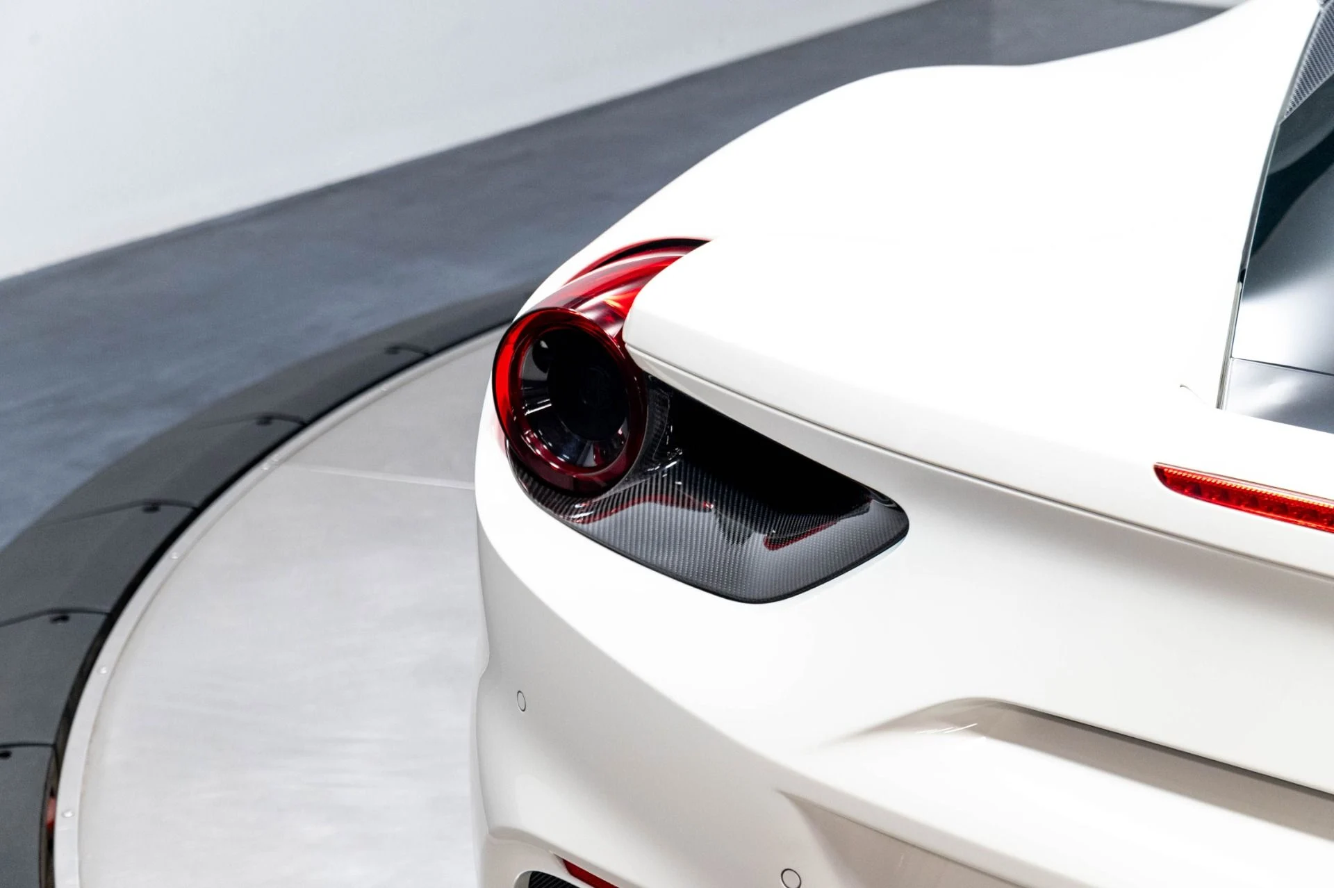 mph075_3252557089_Used_2016_Ferrari_488_GTB_1783363377_a39620b3b8