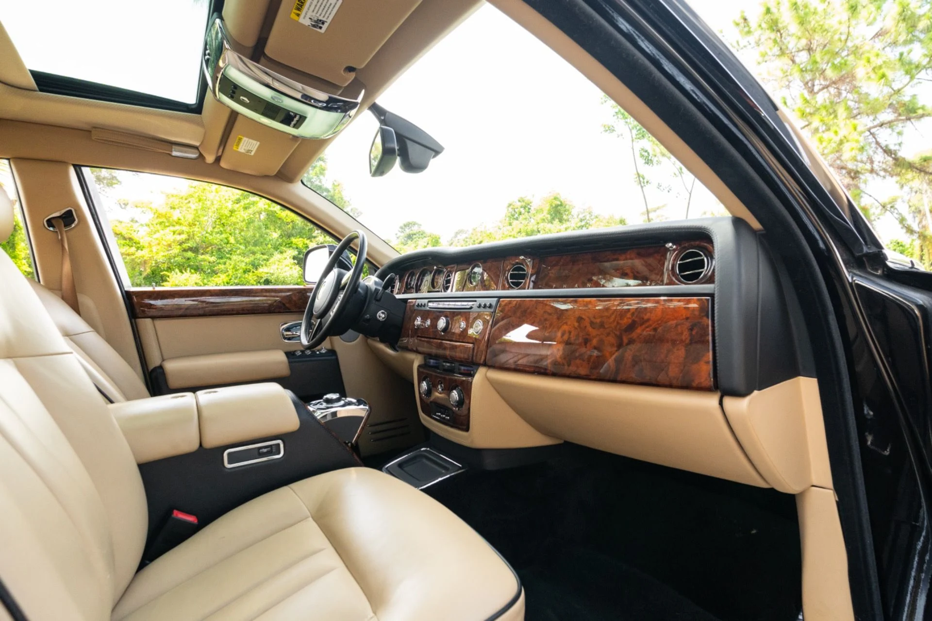 mph075_3279170775_Used_2015_Rolls_Royce_Phantom_1779983299_271f627d3f