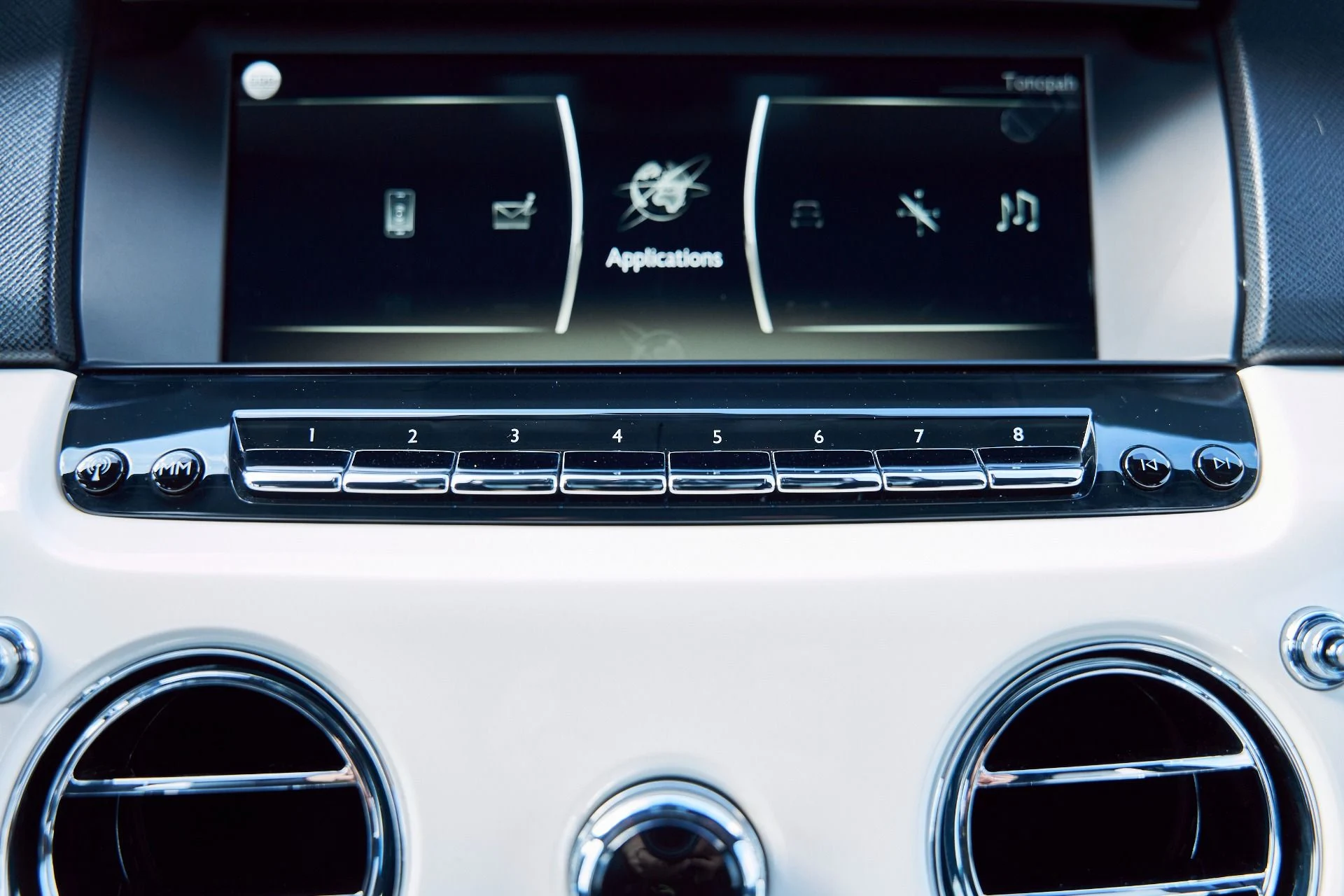 mph075_3343043330_Used_2022_Rolls_Royce_Cullinan_Base_1767400173_306fcdf2f0