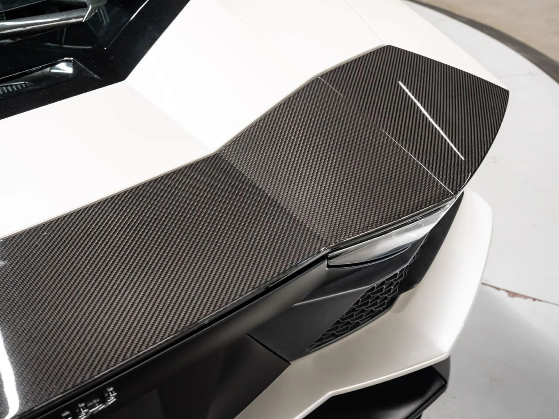 mph075_3364335147_lamborghini_aventador_2017_b7a99d9447