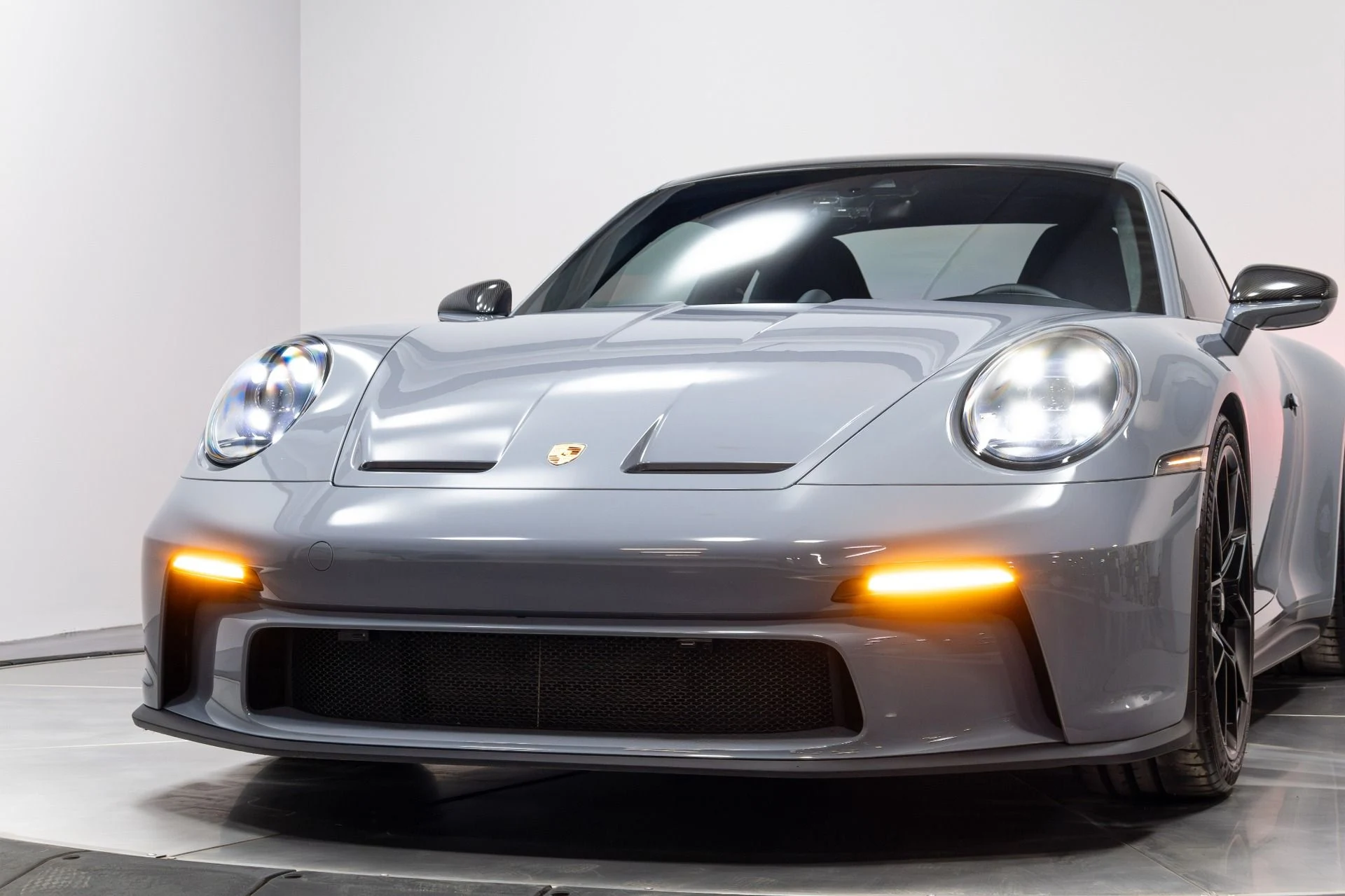 mph075_3762278940_Used_2024_Porsche_911_GT_3_Touring_1770958788_37df665fcc