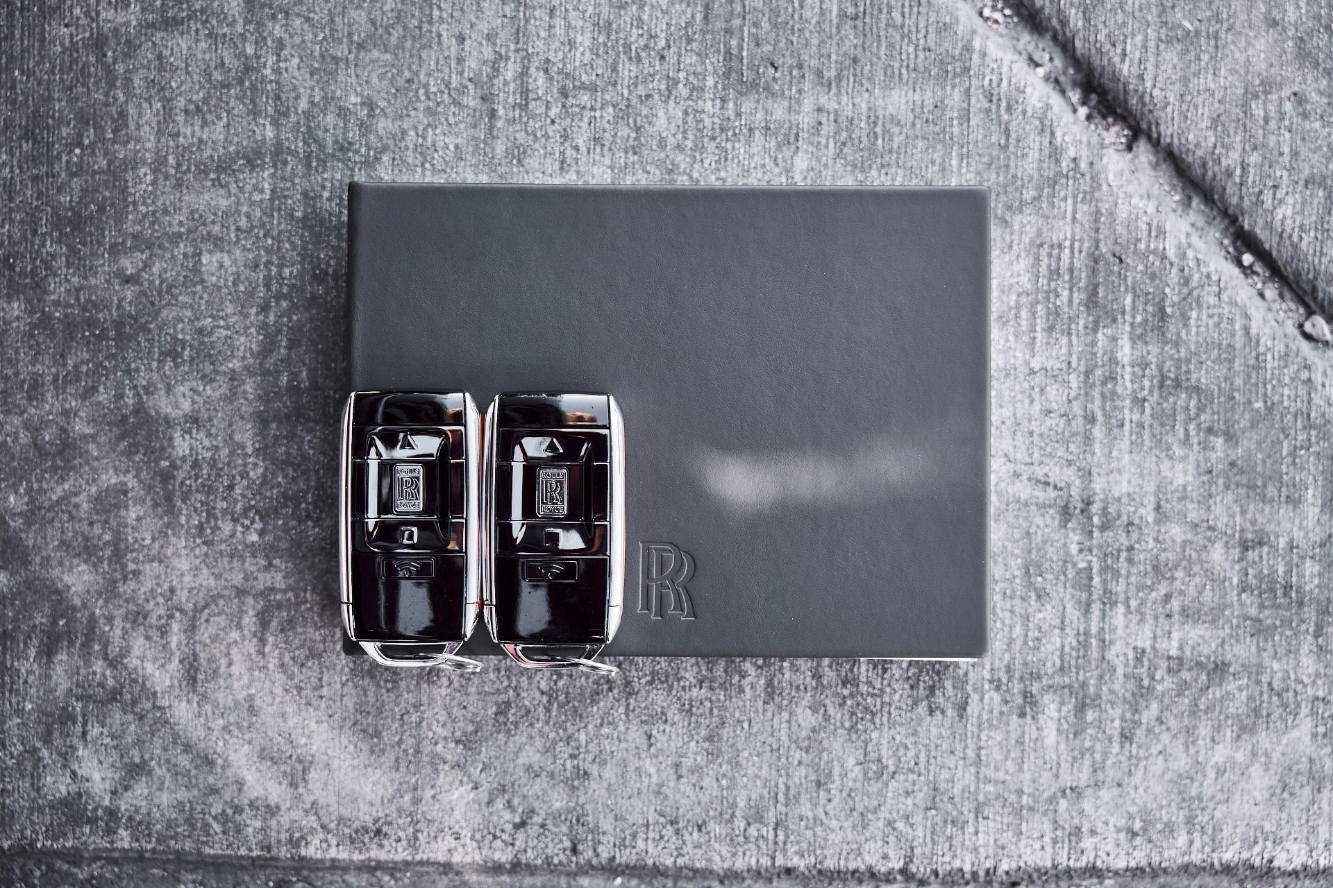 mph075_3799509943_Used_2025_Rolls_Royce_Spectre_Base_1775246610_bd20c5fe61