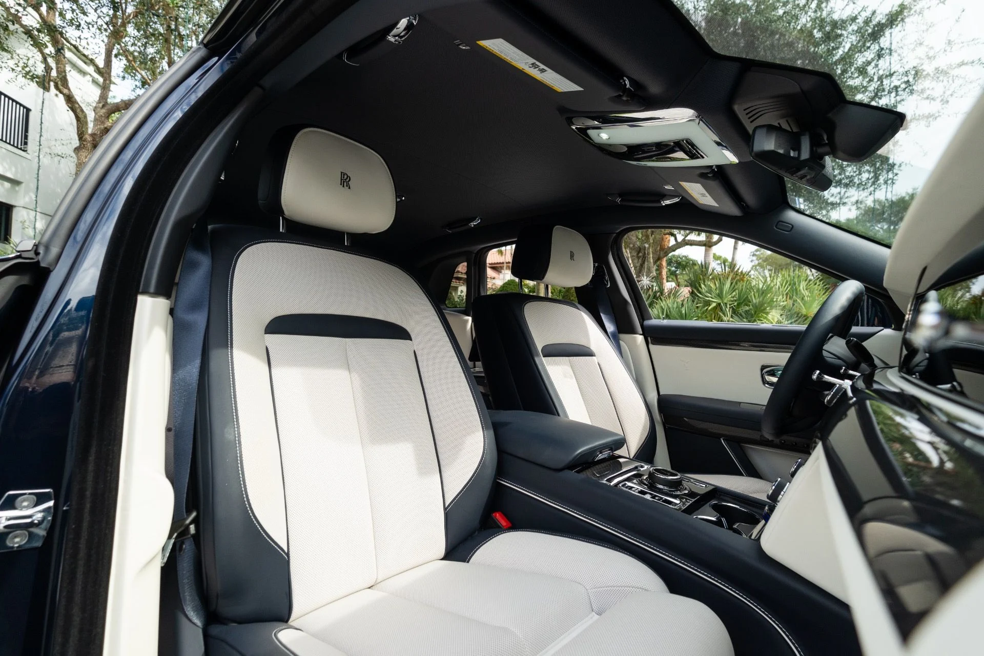 mph075_3831125082_Used_2023_Rolls_Royce_Black_Badge_Ghost_1765569637_52c92e97e3