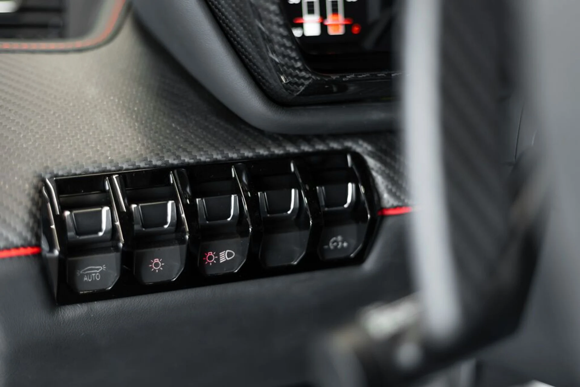 mph075_3908660890_lamborghini_veneno_2014_jpg_v_1779988126_5a5f26276a