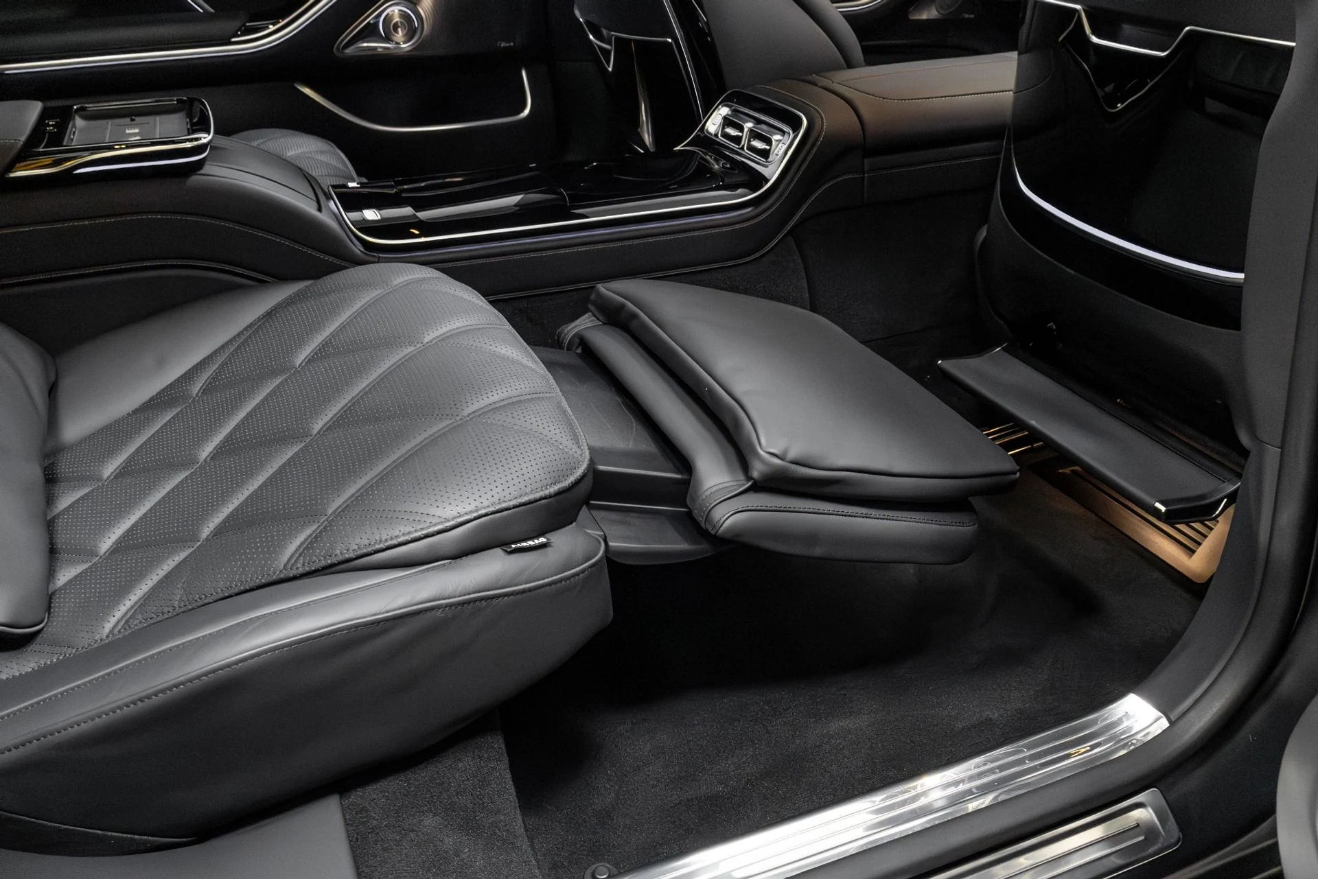 mph075_3910584377_Used_2024_Mercedes_Benz_S_Class_Maybach_S_680_4_MATIC_1764625509_c13f557fa9