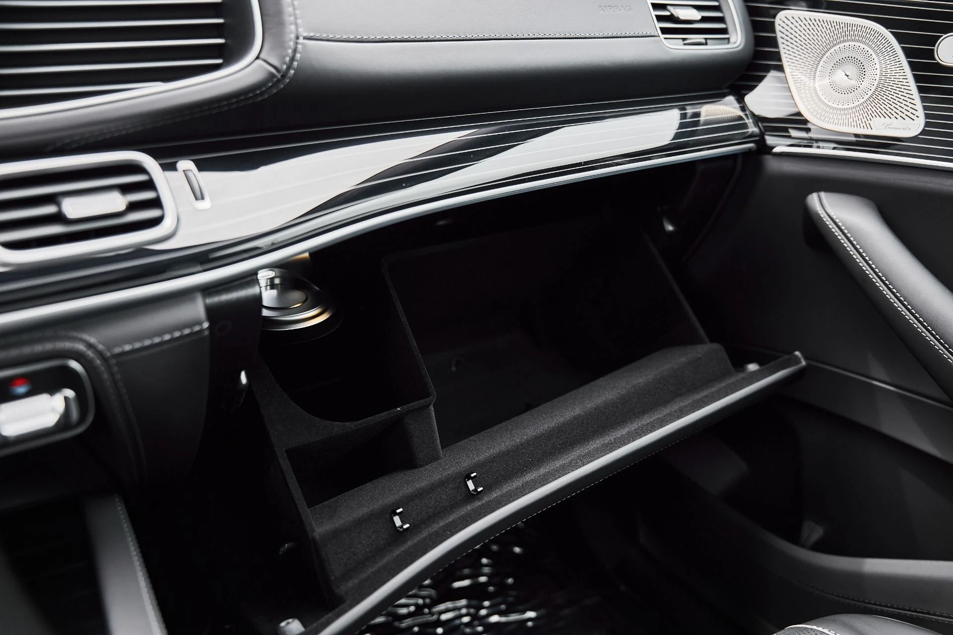 mph075_401506835_Used_2026_Mercedes_Benz_GLS_Maybach_GLS_600_1777160323_0a44bed7f7