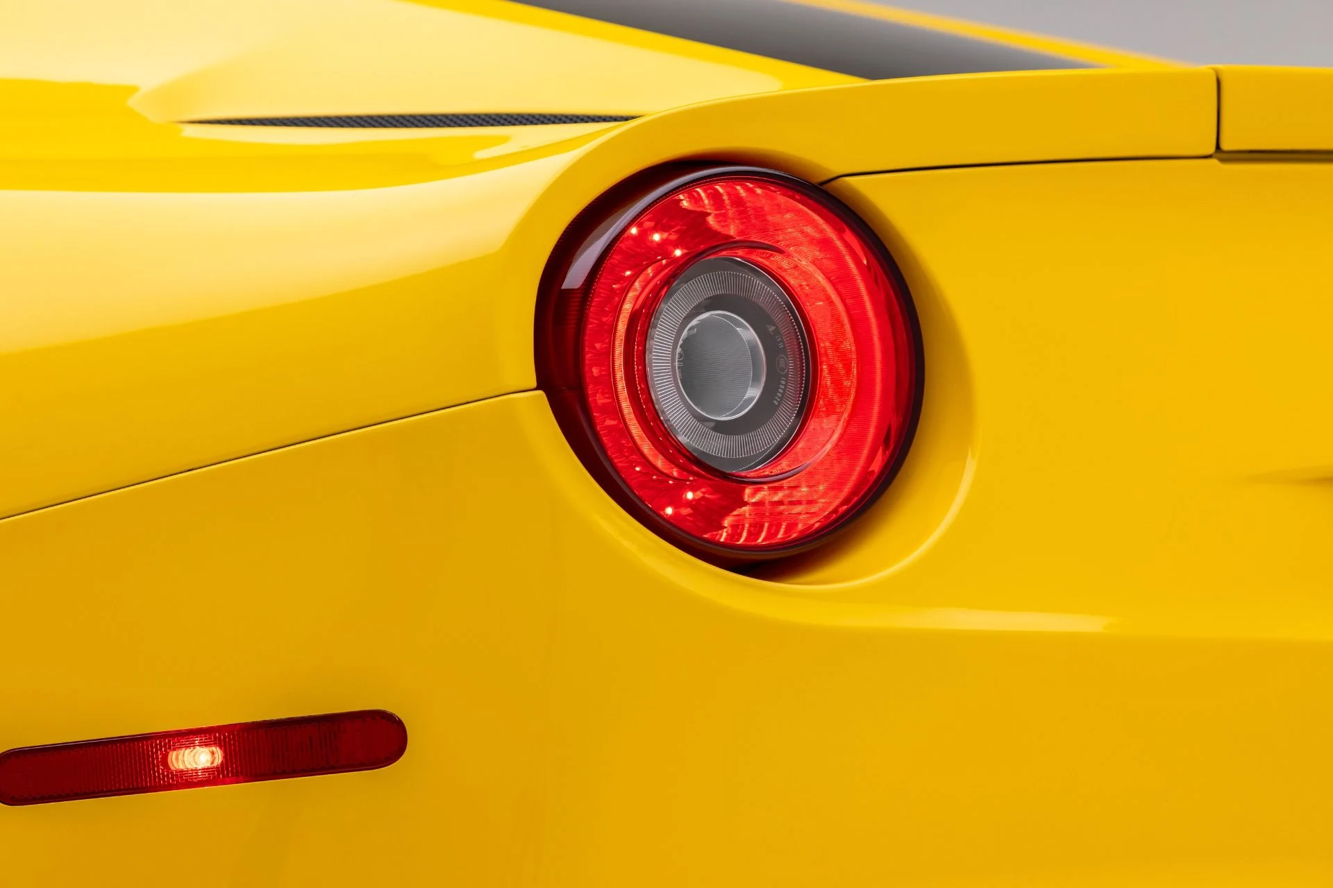 mph075_4095321785_Used_2014_Ferrari_F12berlinetta_1766171664_78f26e27e8