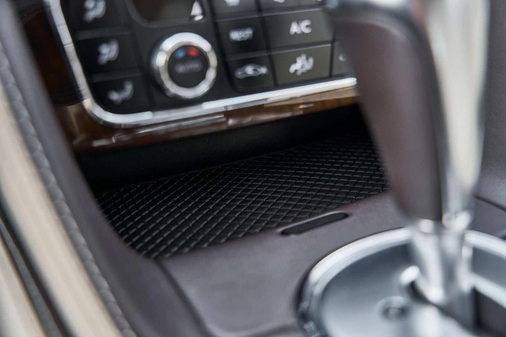 mph075_4272181044_Used_2015_Bentley_Flying_Spur_V8_1769278446_3da5f86854