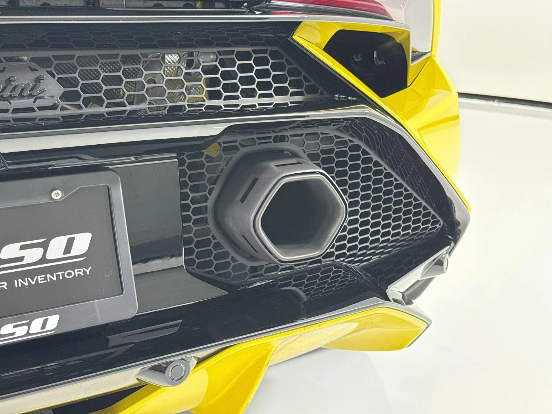 mph075_44207658_Used_2023_Lamborghini_Huracan_Tecnica_1793401554_a717263ef2