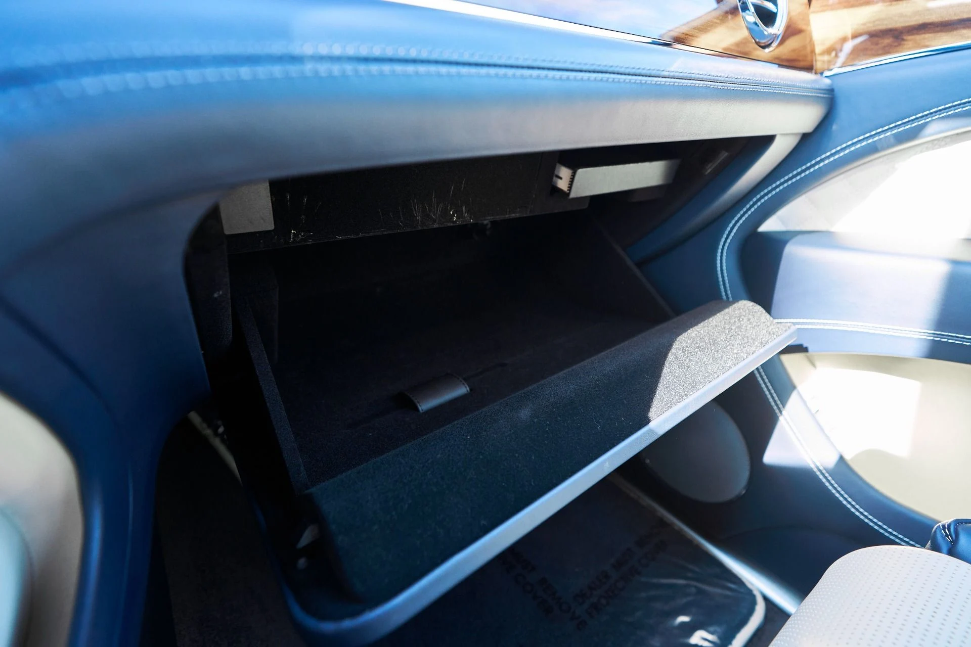 mph075_53178294_Used_2021_Bentley_Bentayga_V8_1764209098_7198e474b9