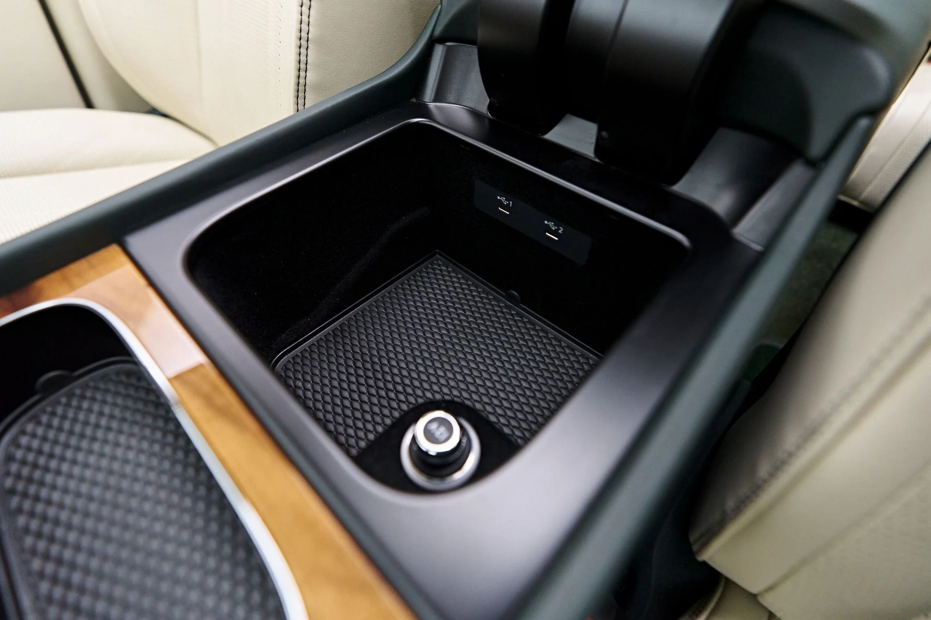 mph075_732870001_Used_2023_Bentley_Bentayga_EWB_1754782513_b325062ad4