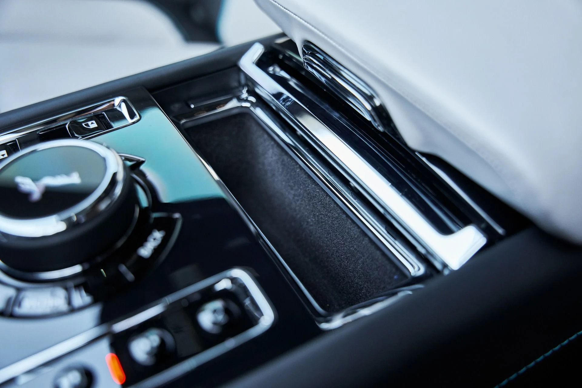 mph075_736584468_Used_2025_Rolls_Royce_Ghost_Base_1770087519_fb16a2f96e