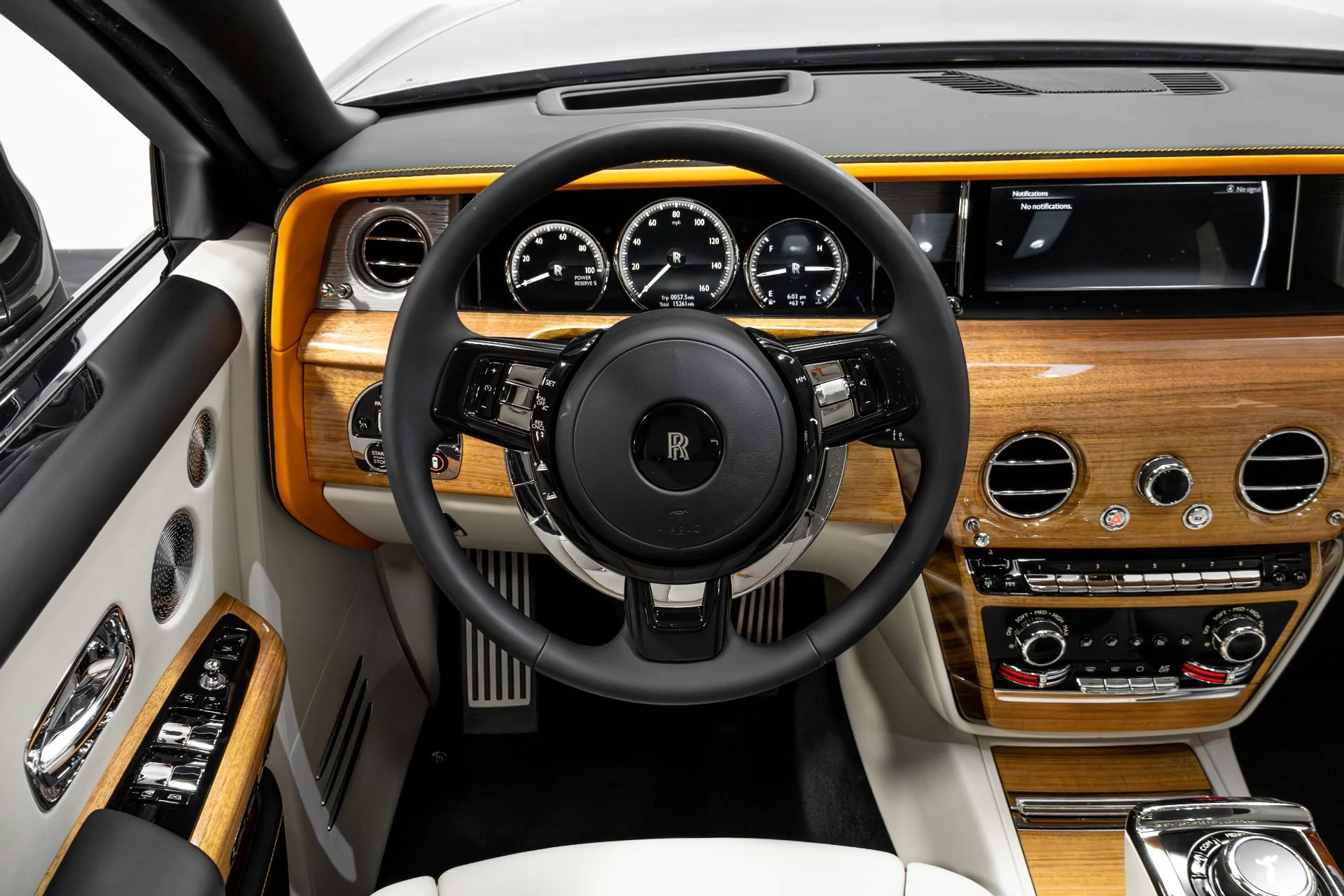 mph075_827279462_Used_2019_Rolls_Royce_Phantom_1770350910_5c1ce122f5