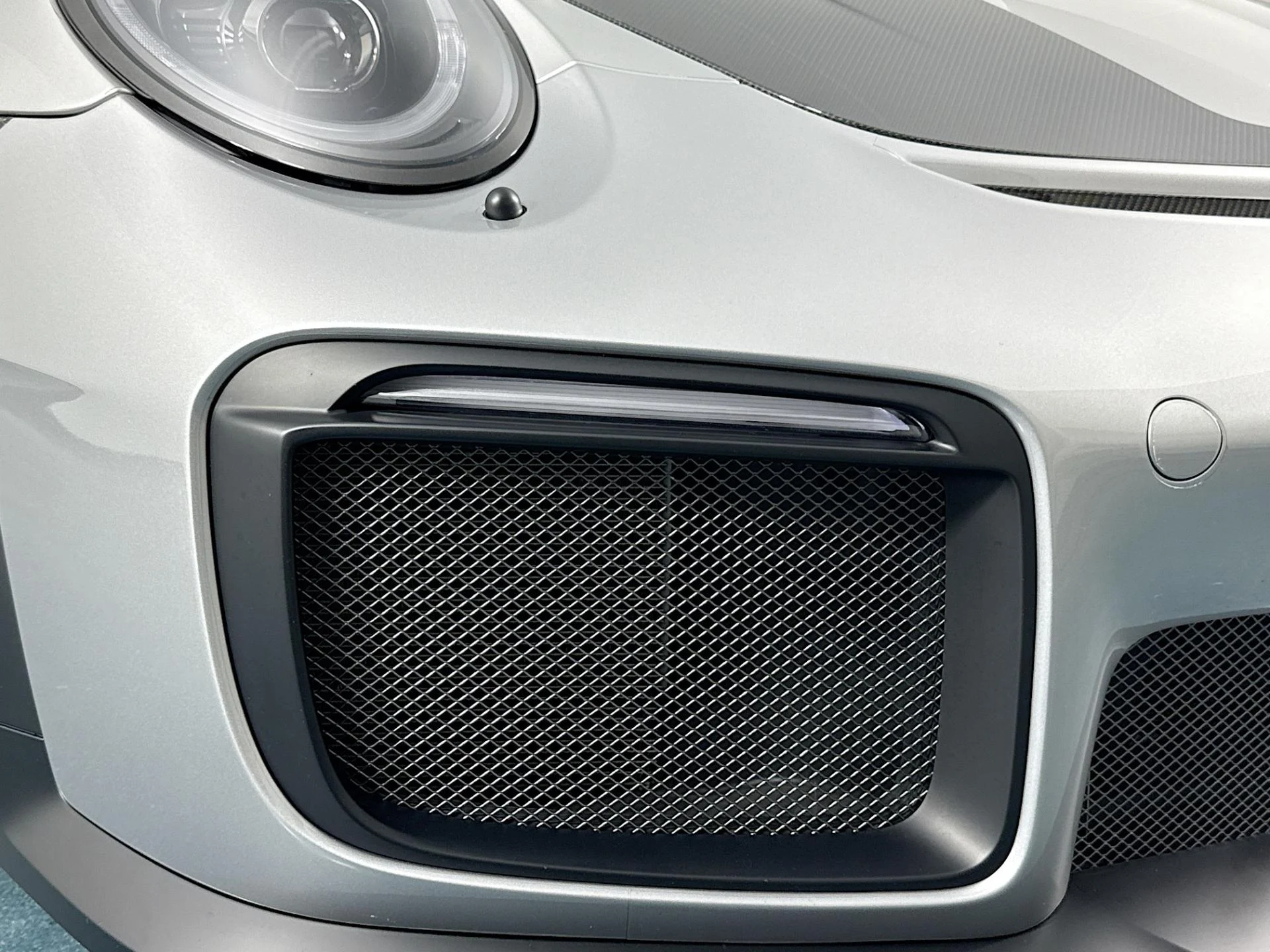 mph075_91641535_Used_2018_Porsche_911_GT_2_RS_1784763016_e85f549d7d