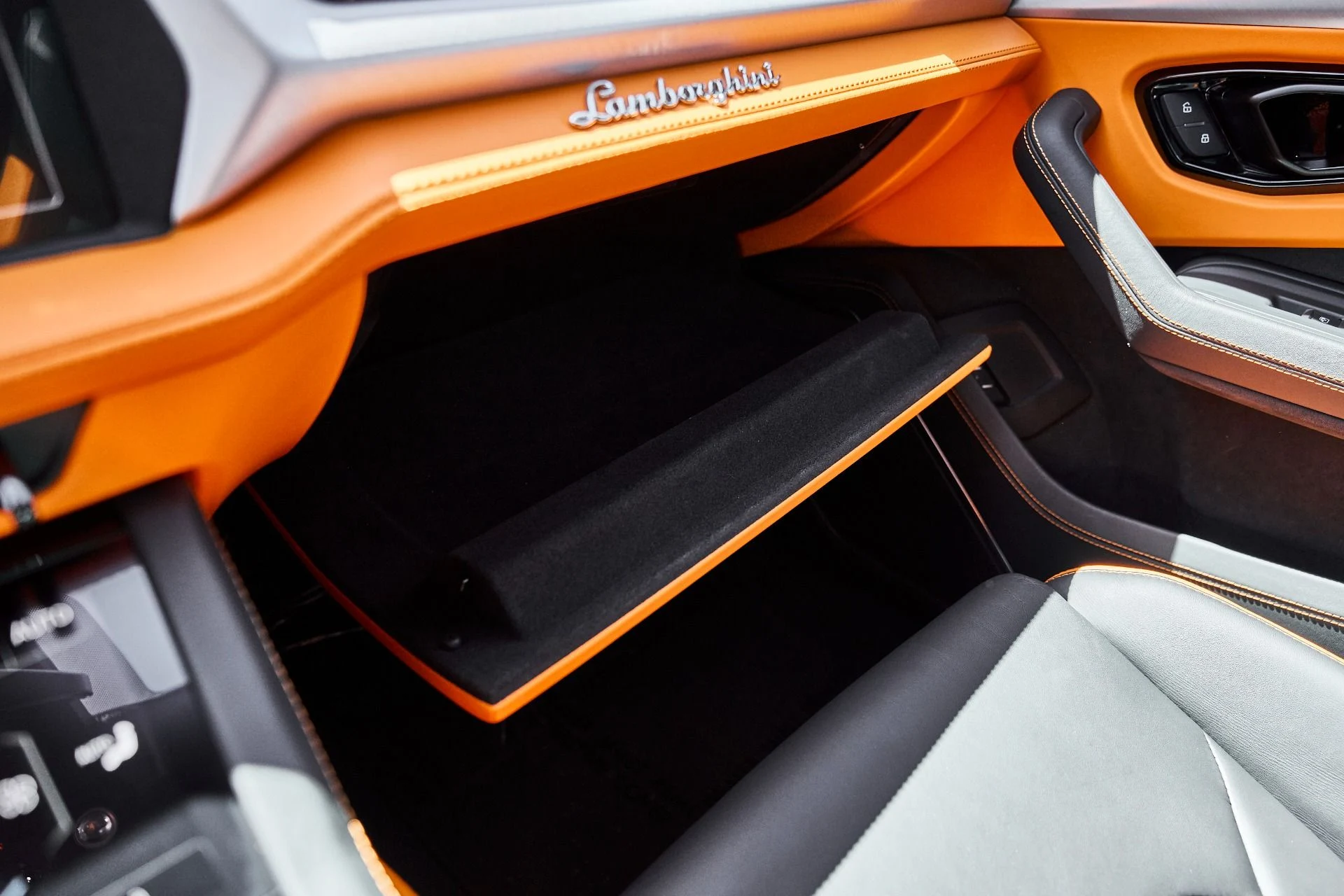 mph075_969842908_Used_2025_Lamborghini_Urus_SE_1779992094_fb0b9254f0
