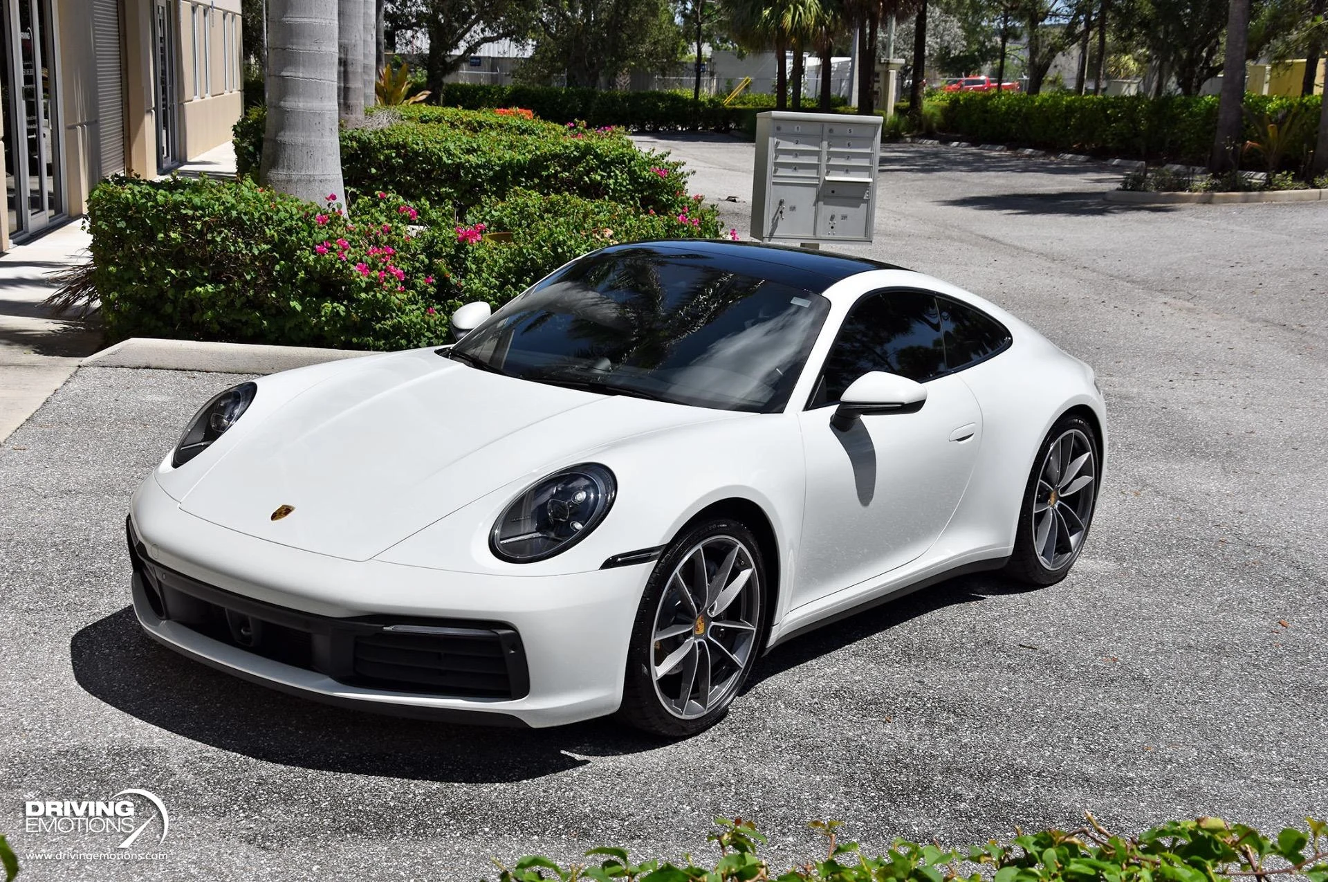 mph076_114445613_865_p77_l_e5ac491803