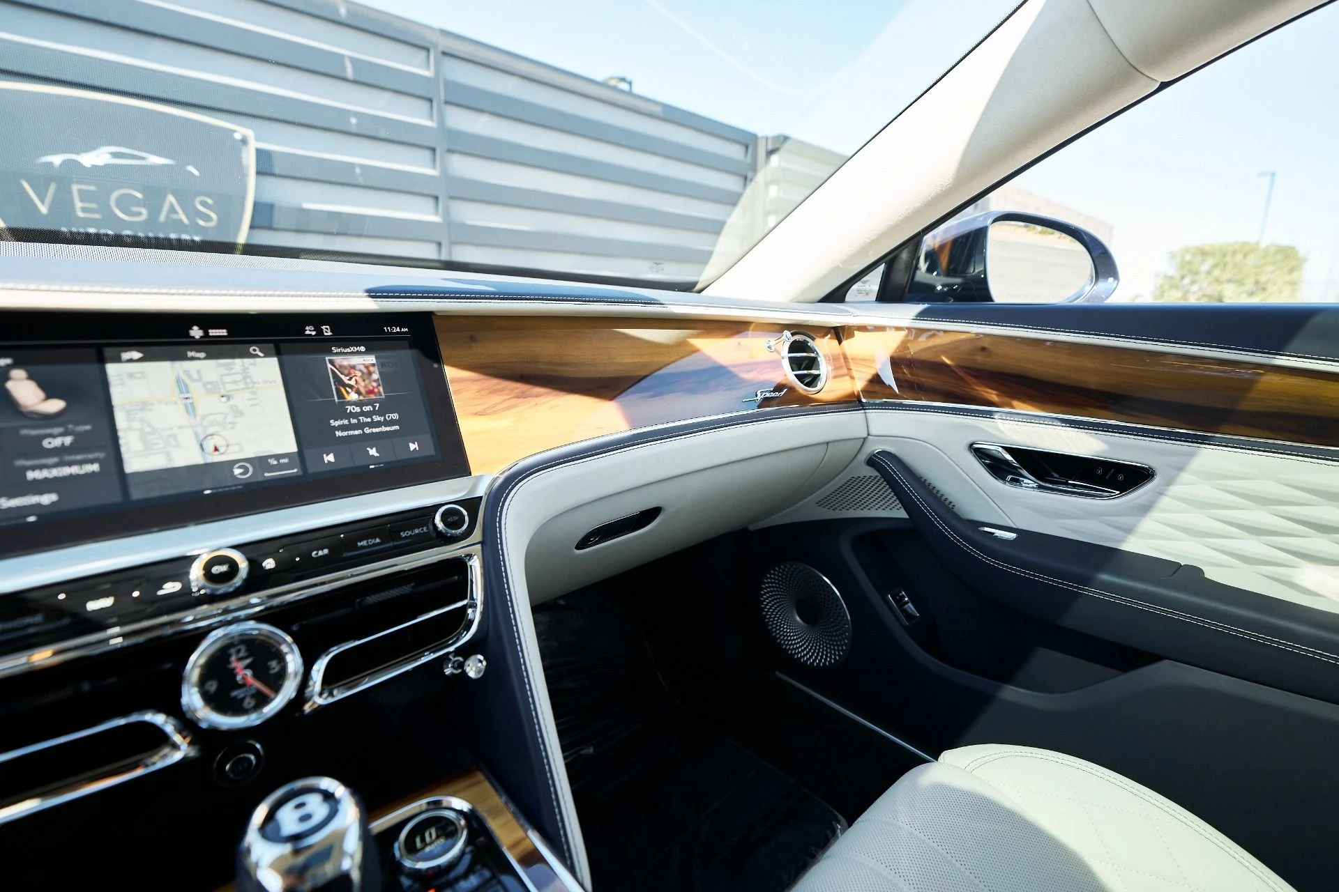 mph076_1146690923_Used_2024_Bentley_Flying_Spur_Mulliner_W12_1760650730_4fcdfdf838