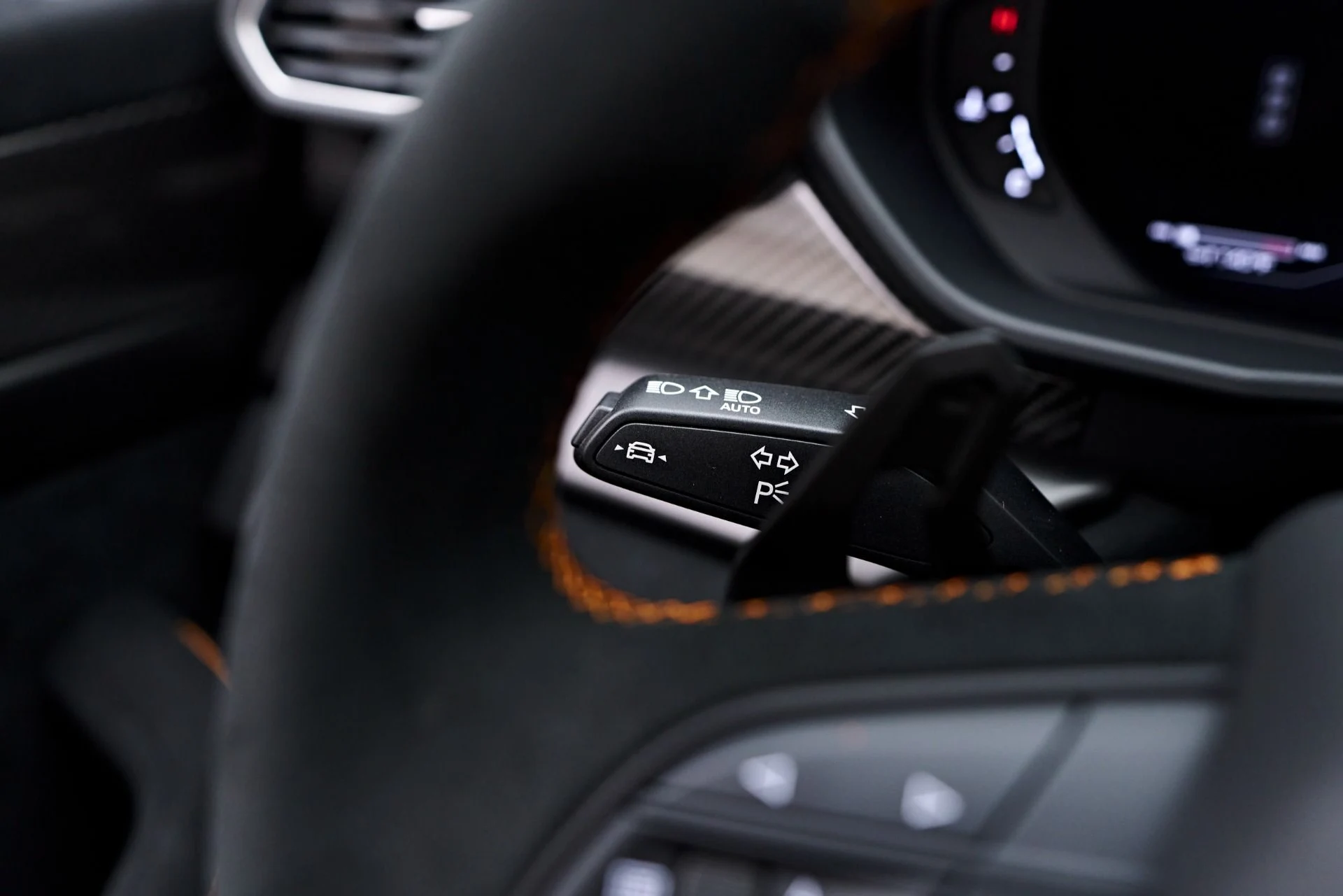 mph076_1165820581_Used_2023_Lamborghini_Urus_Performante_1758074145_30e383b59f