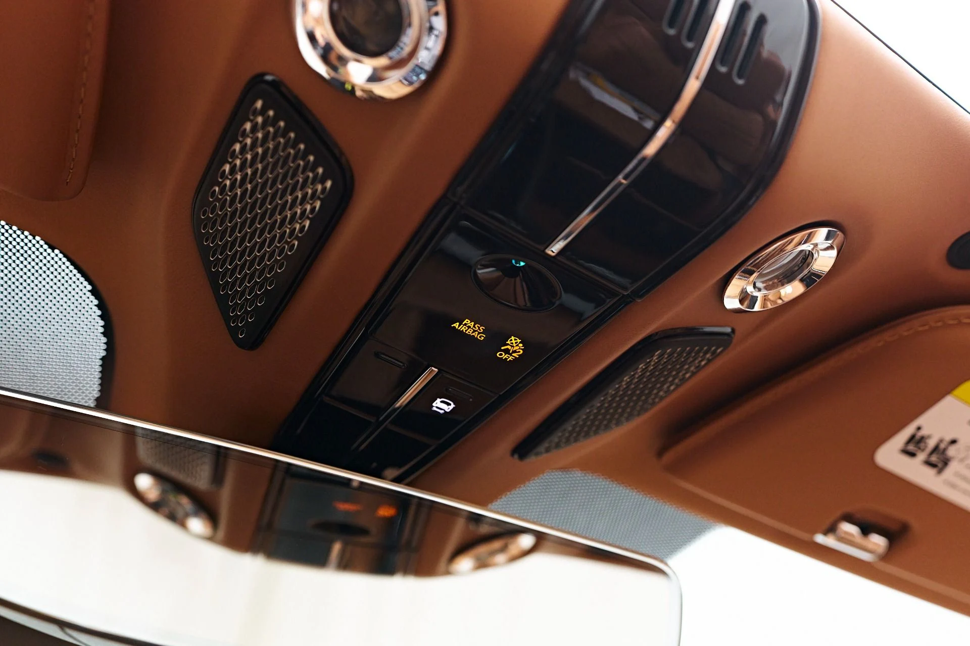 mph076_1173559354_Used_2024_Aston_Martin_DB_12_Volante_1731606794_1a3f9e2601