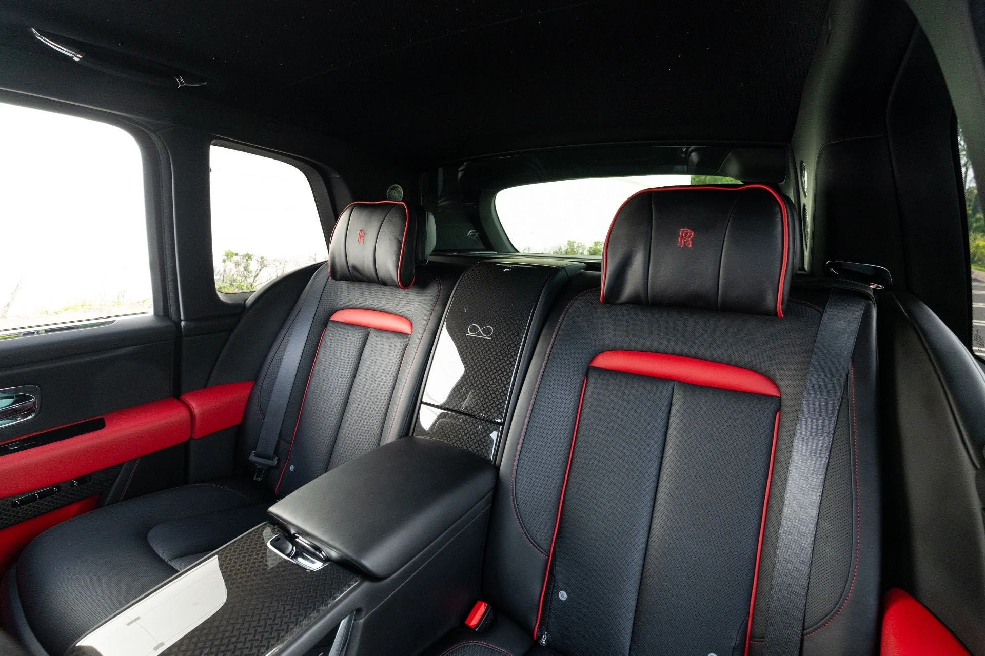 mph076_1370414034_Used_2022_Rolls_Royce_Black_Badge_Cullinan_1776130970_11e89c5323
