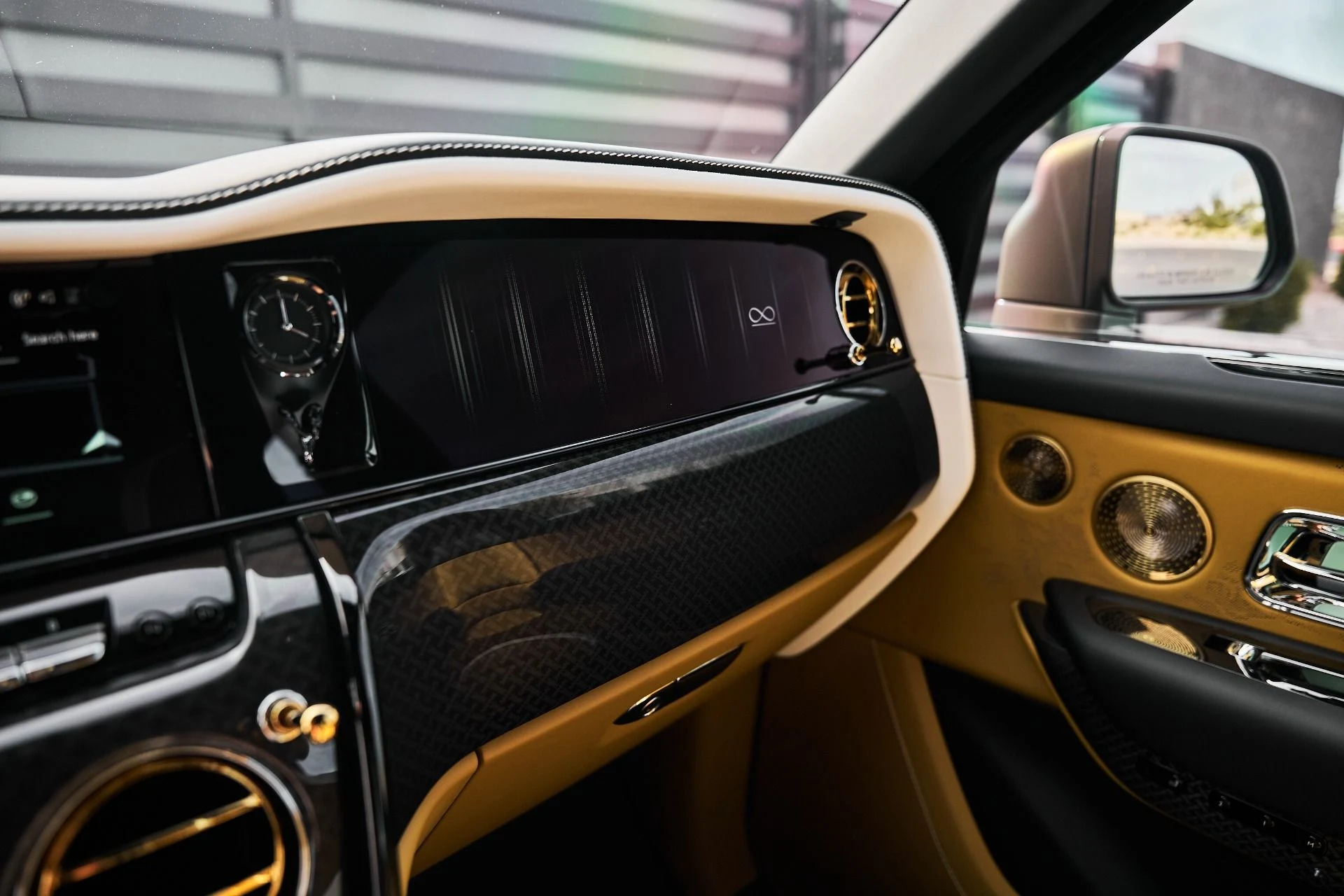 mph076_1375091899_Used_2026_Rolls_Royce_Cullinan_Black_Badge_1776556127_2245ab3981