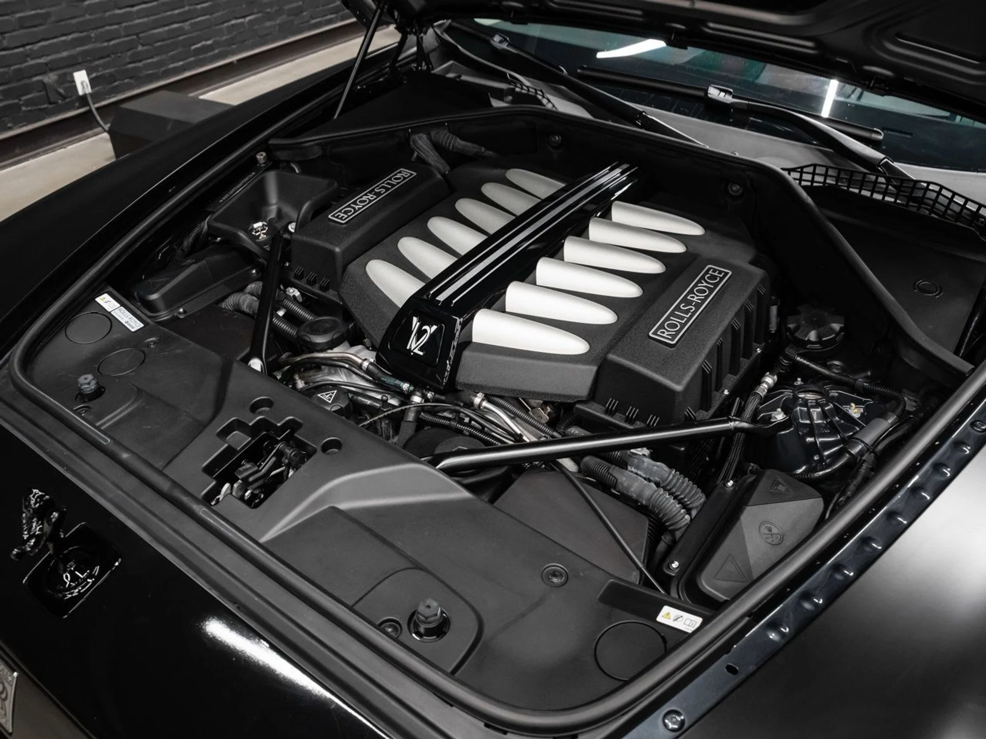 mph076_1376700465_rolls_royce_ghost_2012_026655819a