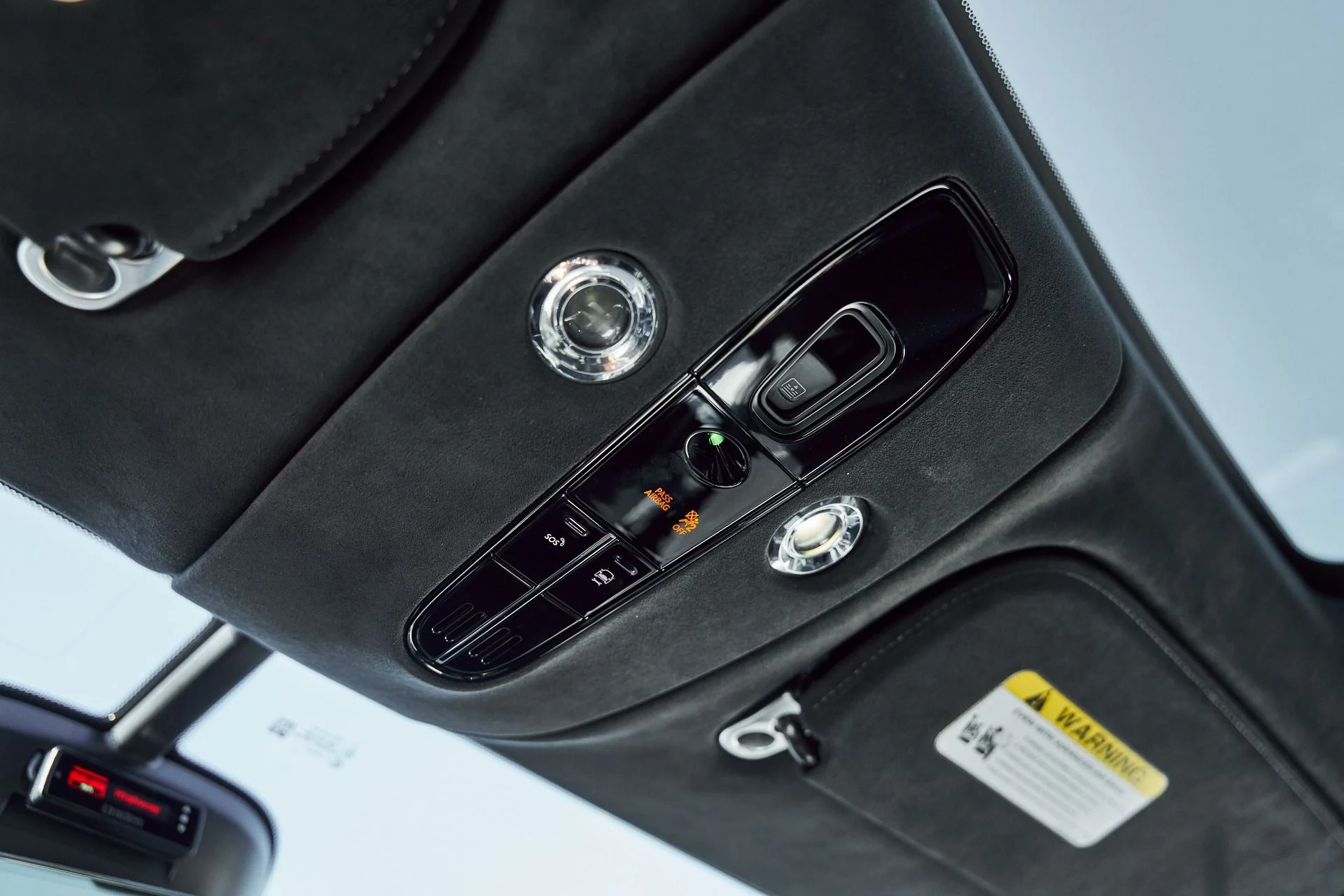 mph076_1438123895_Used_2025_Aston_Martin_DBX_707_1767063290_c000febc50