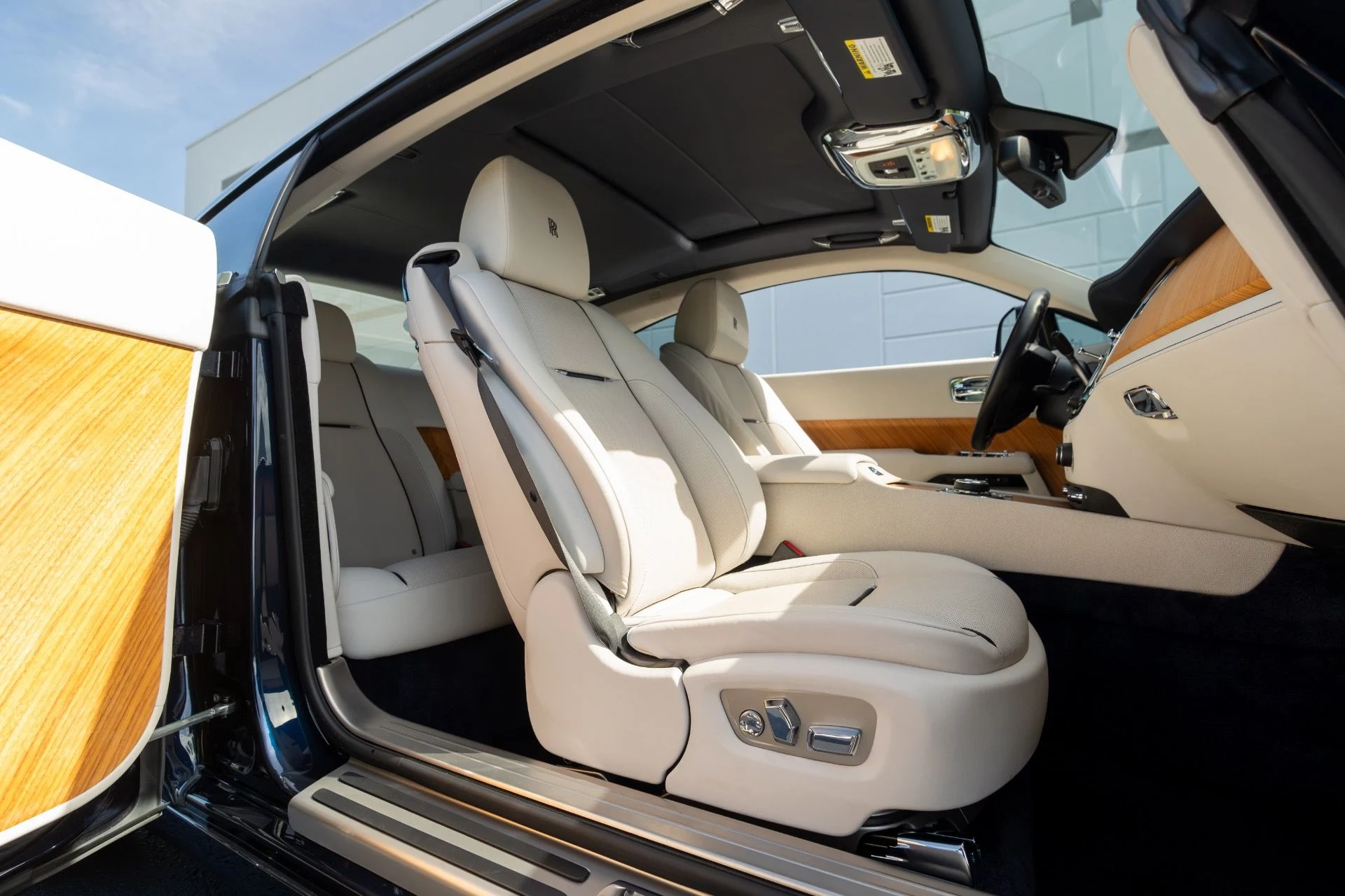 mph076_1439835046_Used_2016_Rolls_Royce_Wraith_1762887509_7fc5df9be6