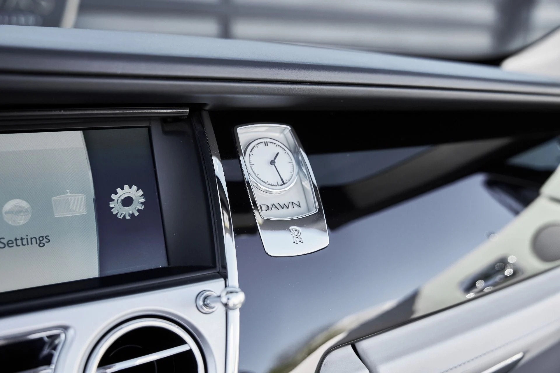 mph076_1519620628_Used_2016_Rolls_Royce_Dawn_Base_1770086806_c8858784d5