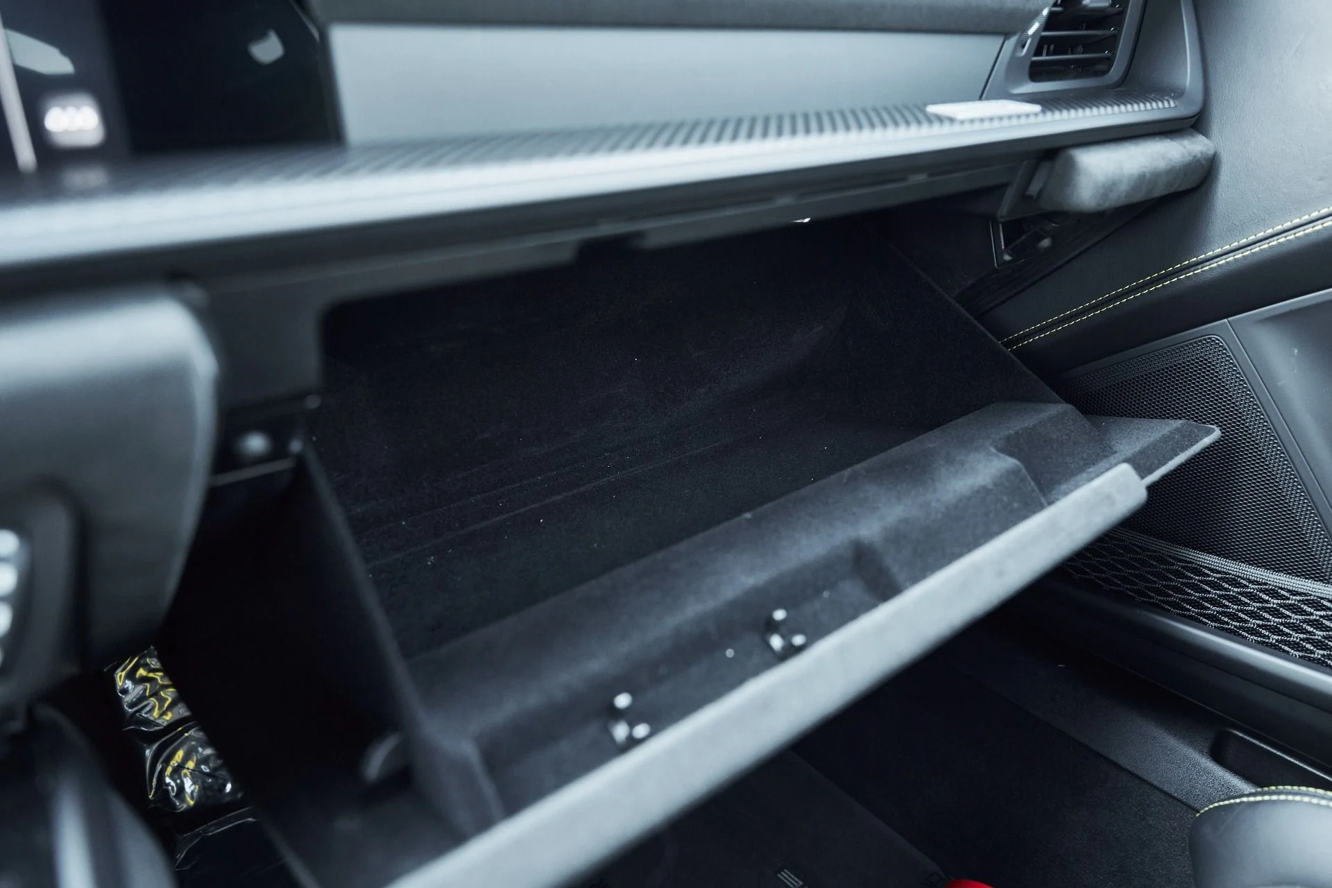 mph076_1614445608_Used_2024_Porsche_911_GT_3_RS_1766112872_efbeefe138