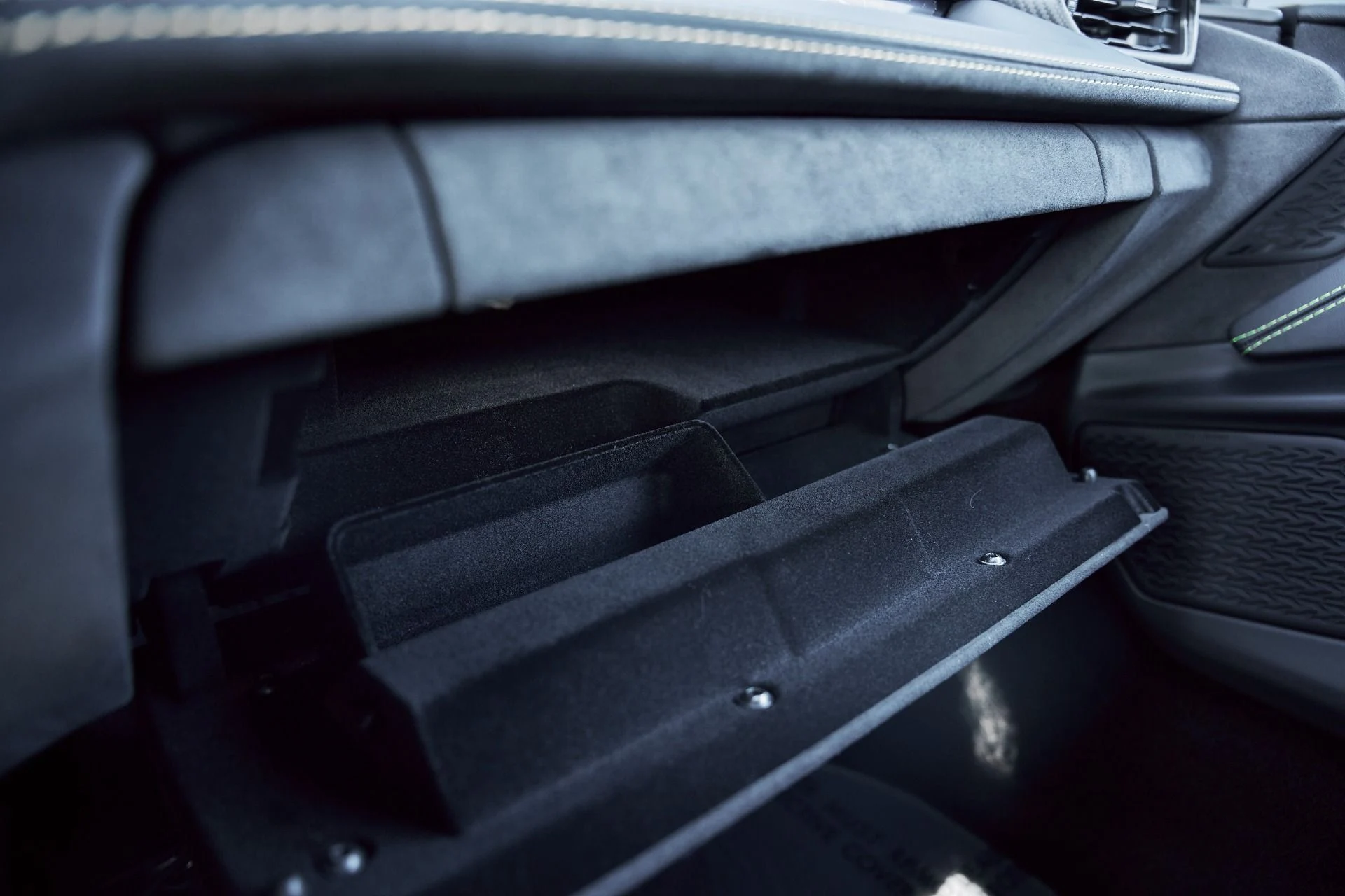 mph076_1701327442_Used_2025_Lamborghini_Revuelto_Base_1769824562_3454b763a2