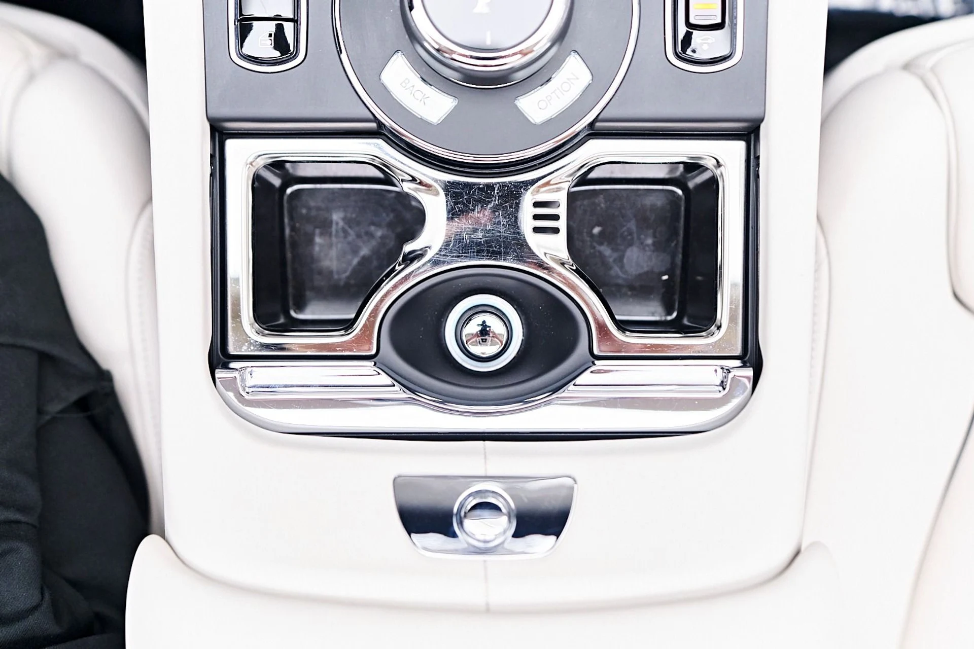mph076_1877642406_Used_2017_Rolls_Royce_Ghost_Base_1743559500_3874e165c8