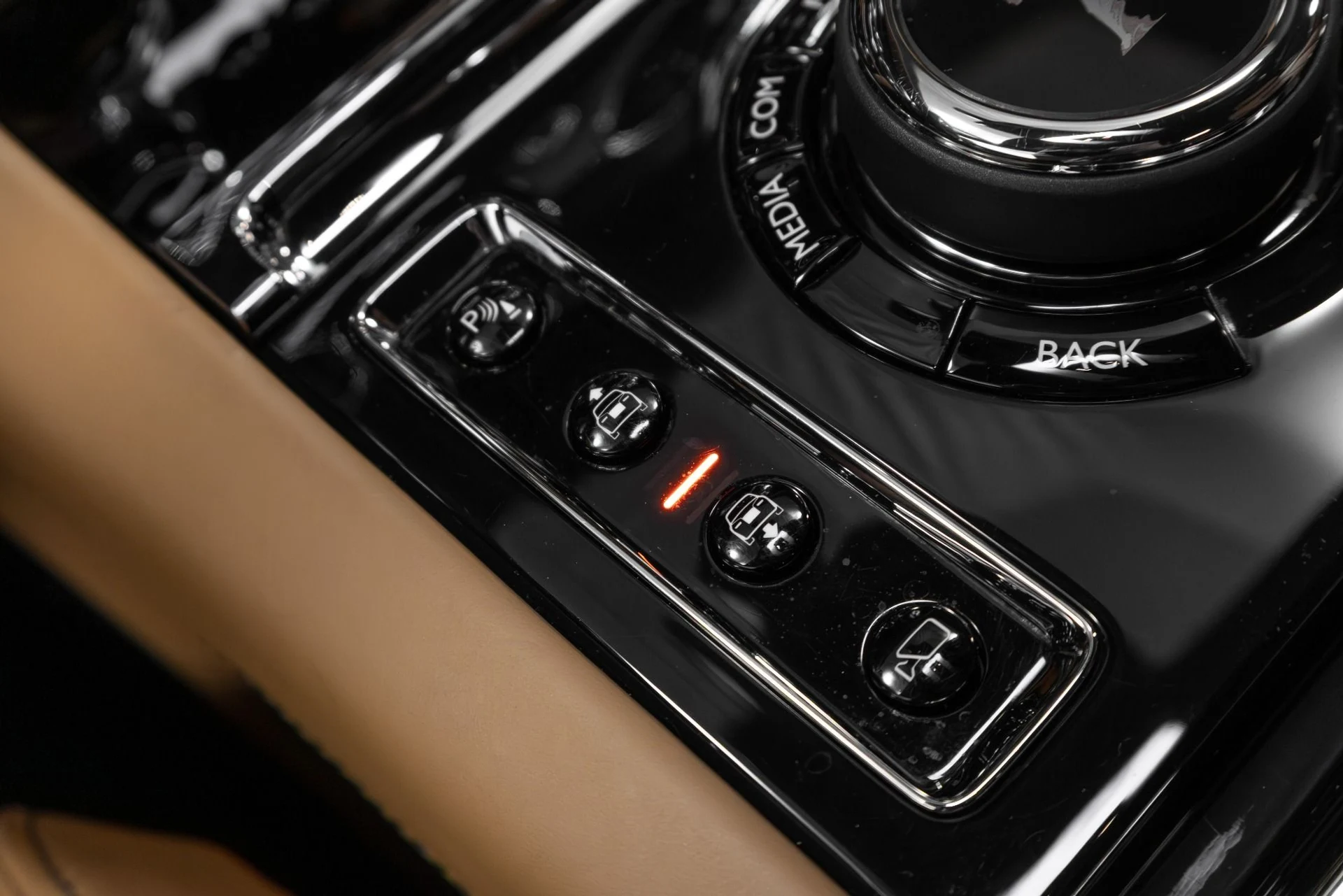 mph076_1899495120_Used_2022_Rolls_Royce_Ghost_1767138760_fc7be36c33