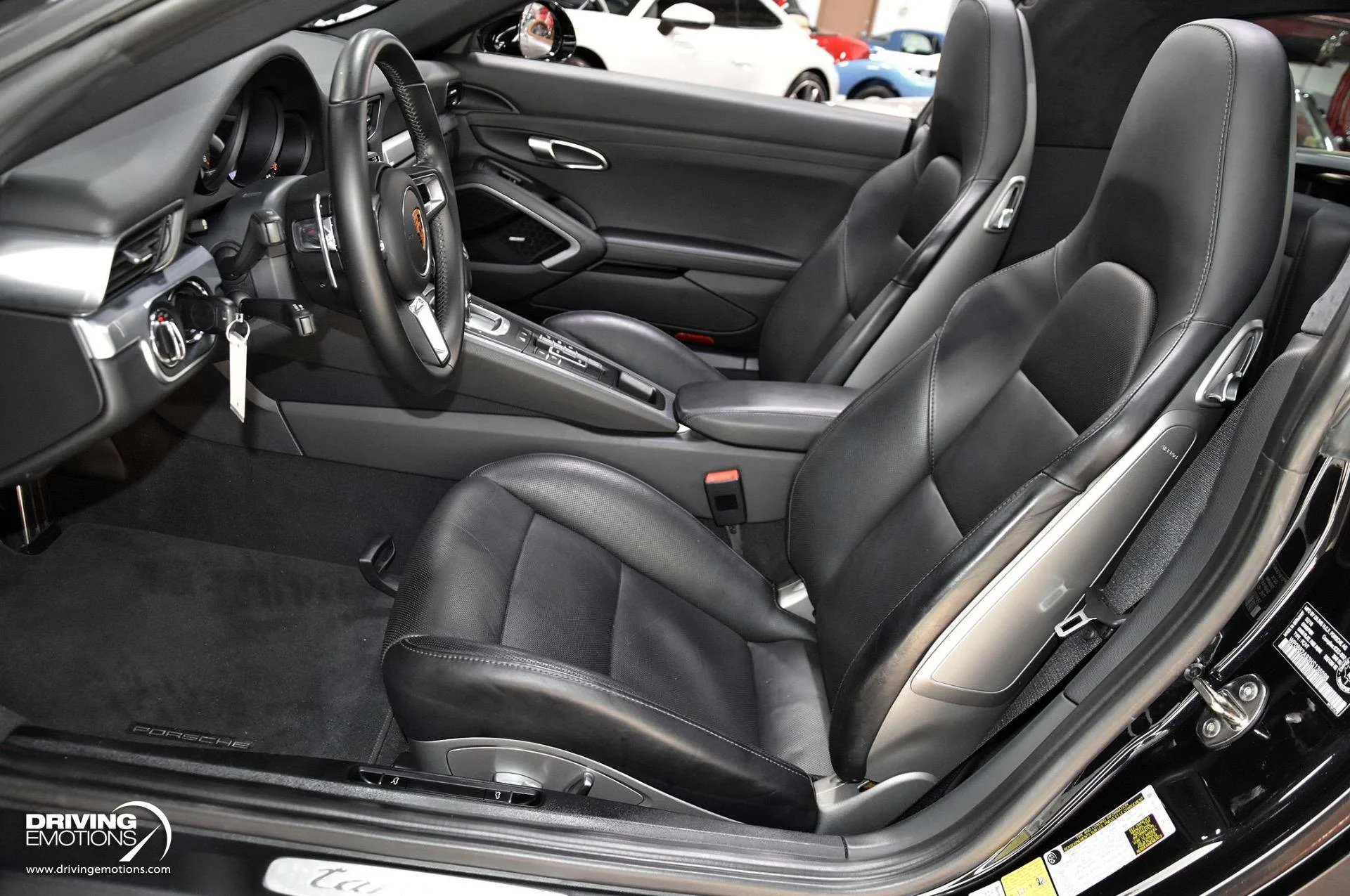 mph076_2008465631_868_p77_l_ae48eb3ead