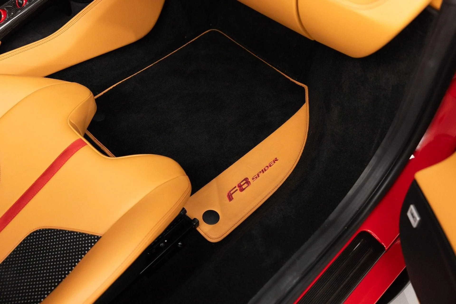 mph076_2143573099_Used_2021_Ferrari_F8_Spider_1788440854_f7c7b7ffcb