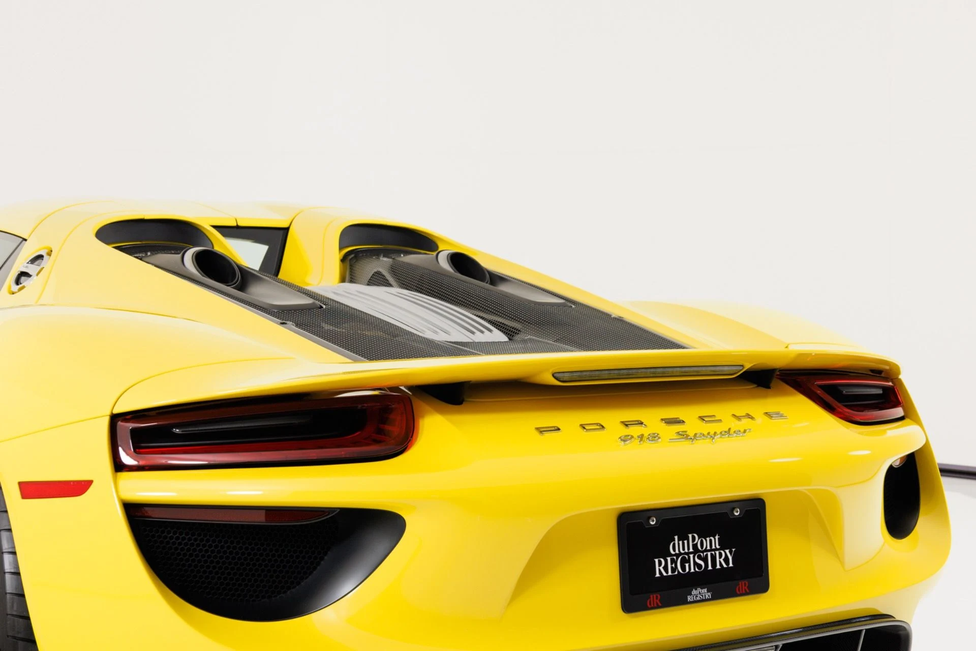 mph076_2259463170_Used_2015_Porsche_918_Spyder_1789427649_1bd46f4be9