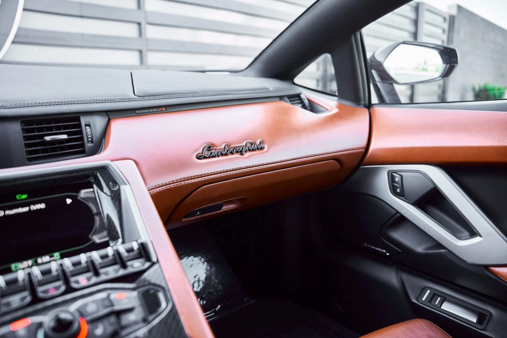 mph076_2321705678_Used_2018_Lamborghini_Aventador_S_Base_1773191925_d1a24ce1bb