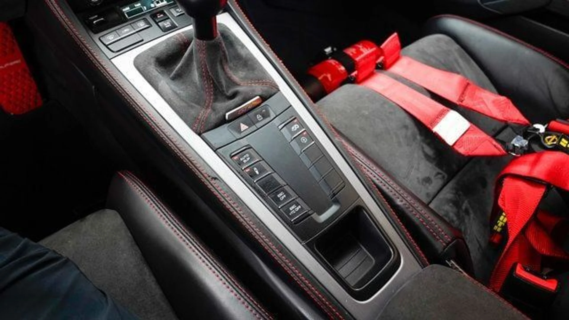 mph076_2355448840_used_2020_porsche_718_cayman_gt4coupe_14354_22875819_77_640_c6c67256ef