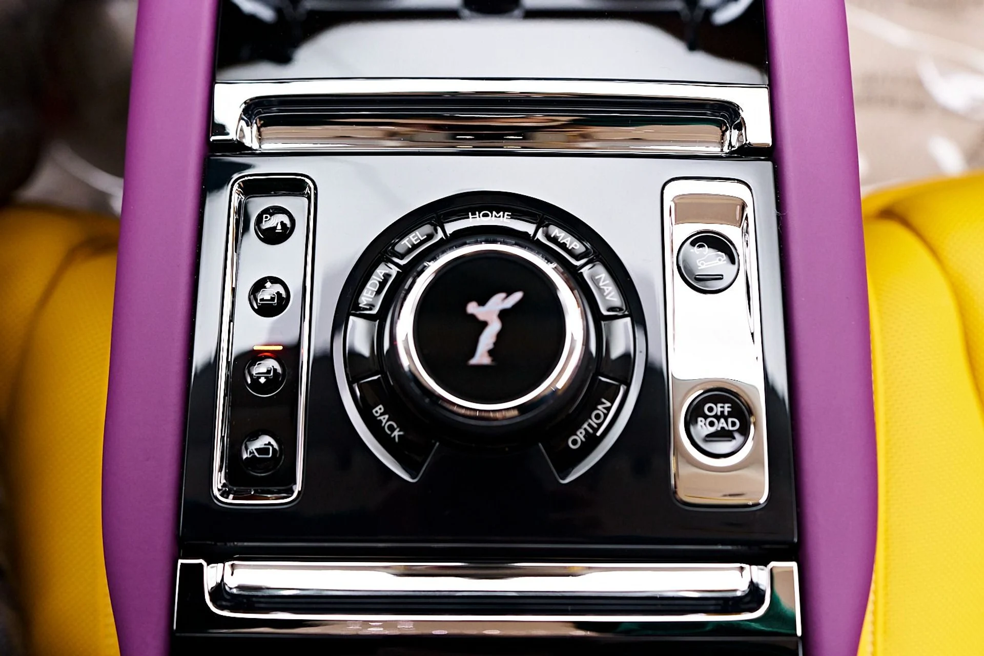 mph076_2369367149_Used_2025_Rolls_Royce_Cullinan_Base_1736646133_38c2aee92c