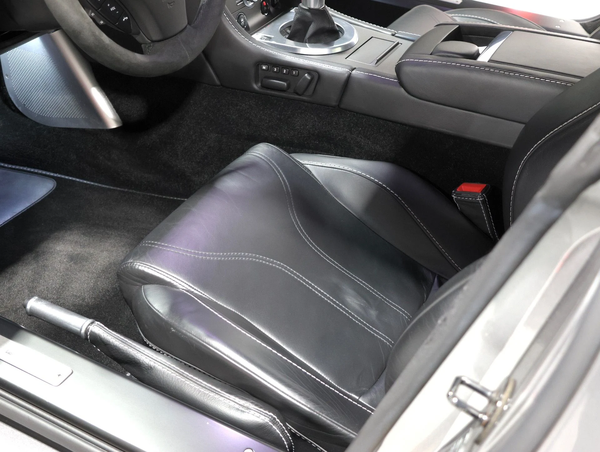 mph076_2437006419_Used_2012_Aston_Martin_V12_Vantage_Rare_6_Speed_Manual_Over_200_K_MSRP_20_K_In_Recent_Maintenance_1770846605_83dbaf61fb