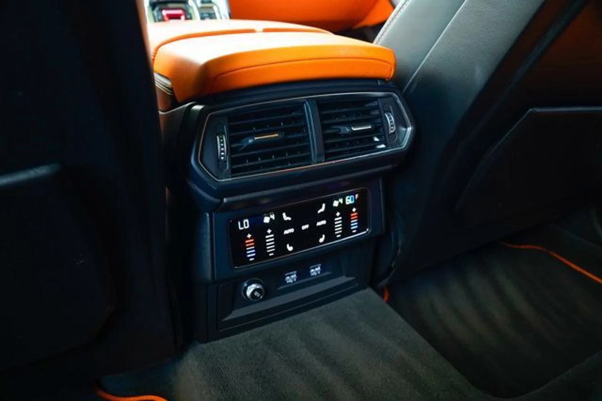 mph076_2507890338_used_2021_lamborghini_urus_awd_14354_22713615_77_640_387484ad4a