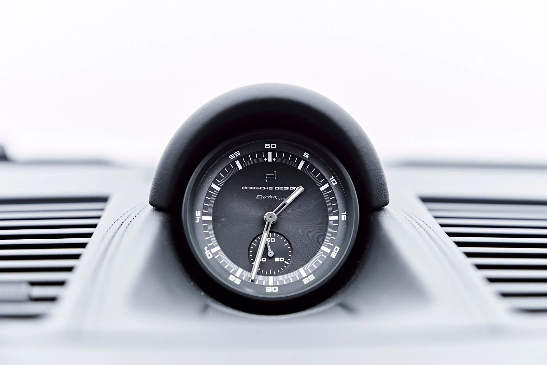 mph076_2534292966_Used_2025_Porsche_911_Turbo_1782870323_c92db12128
