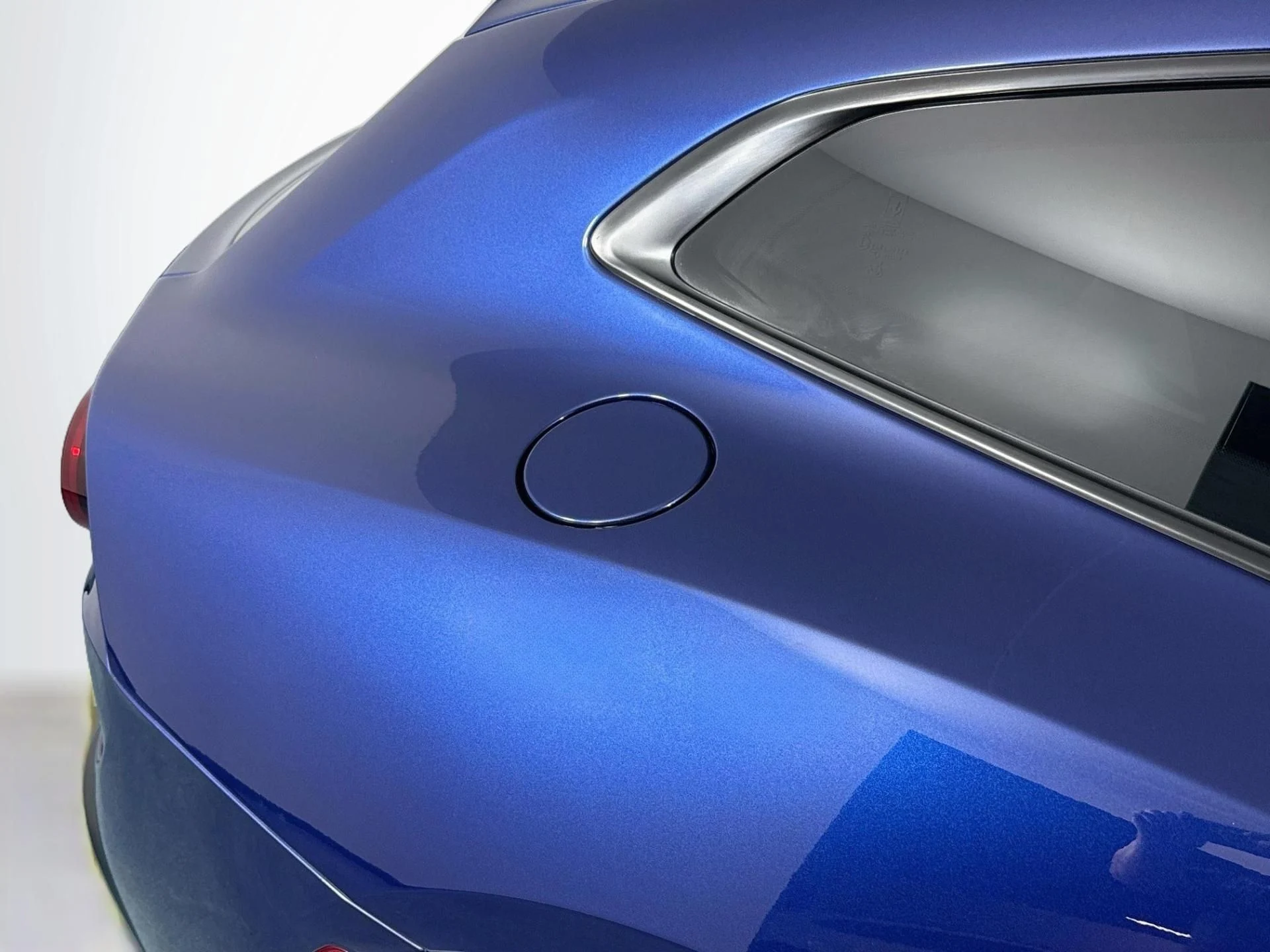 mph076_2564910359_Used_2019_Ferrari_GTC_4_Lusso_1792629210_f3969f4135