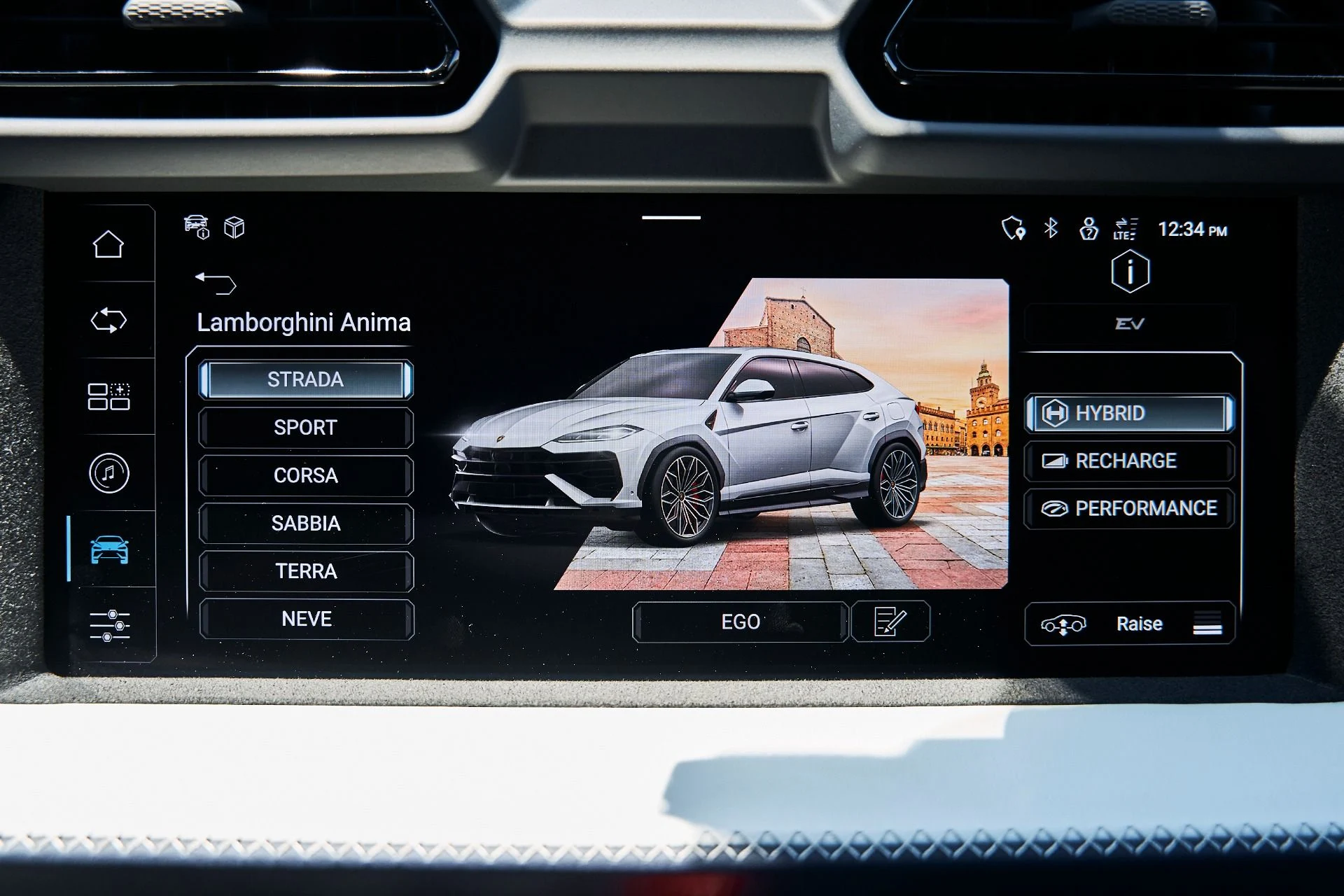 mph076_2634354619_Used_2025_Lamborghini_Urus_SE_1780417871_0738037e55