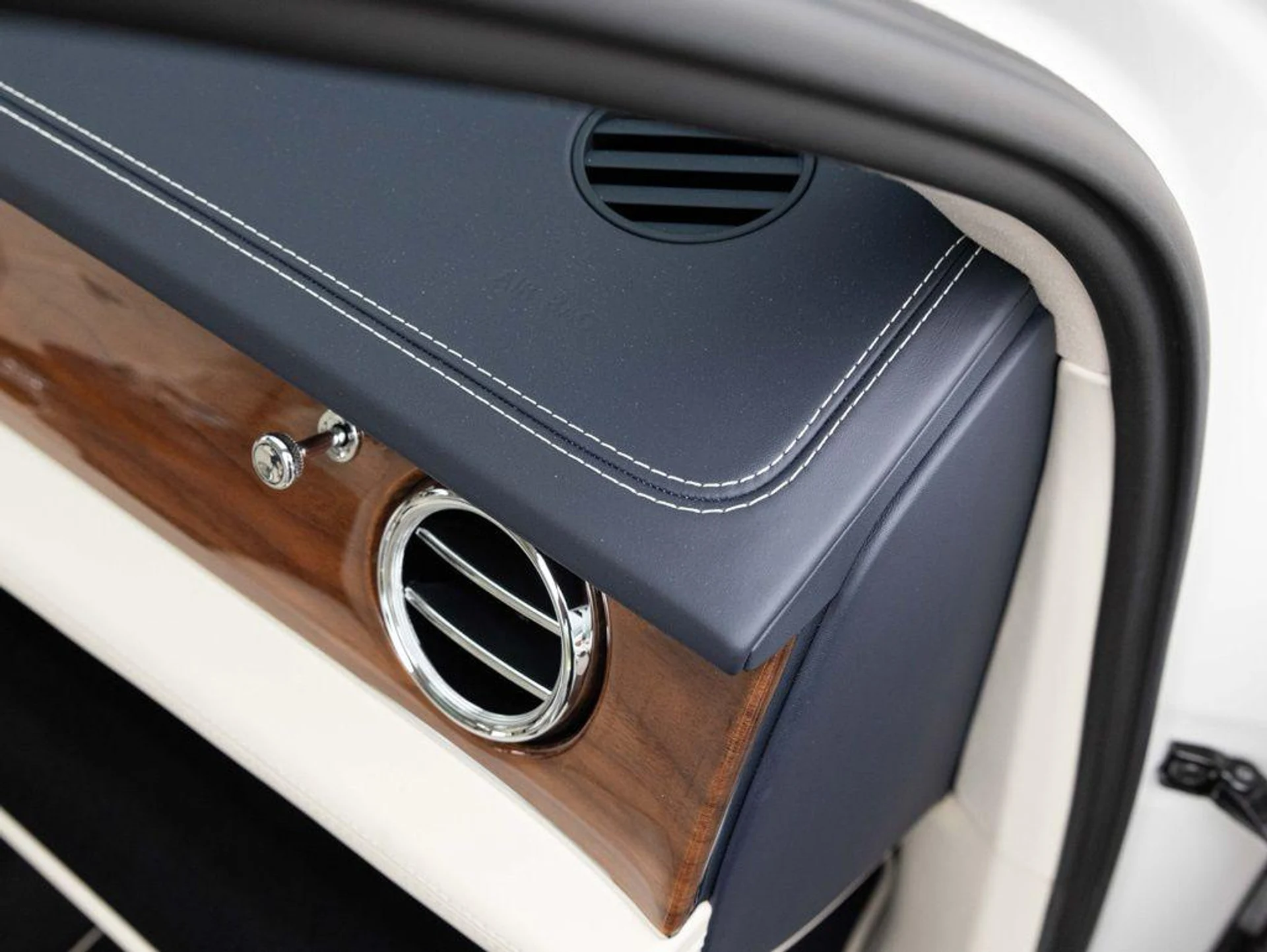 mph076_2786390465_505919897_69c7d839966ffa5d8dbef1ef_da3f7a2906