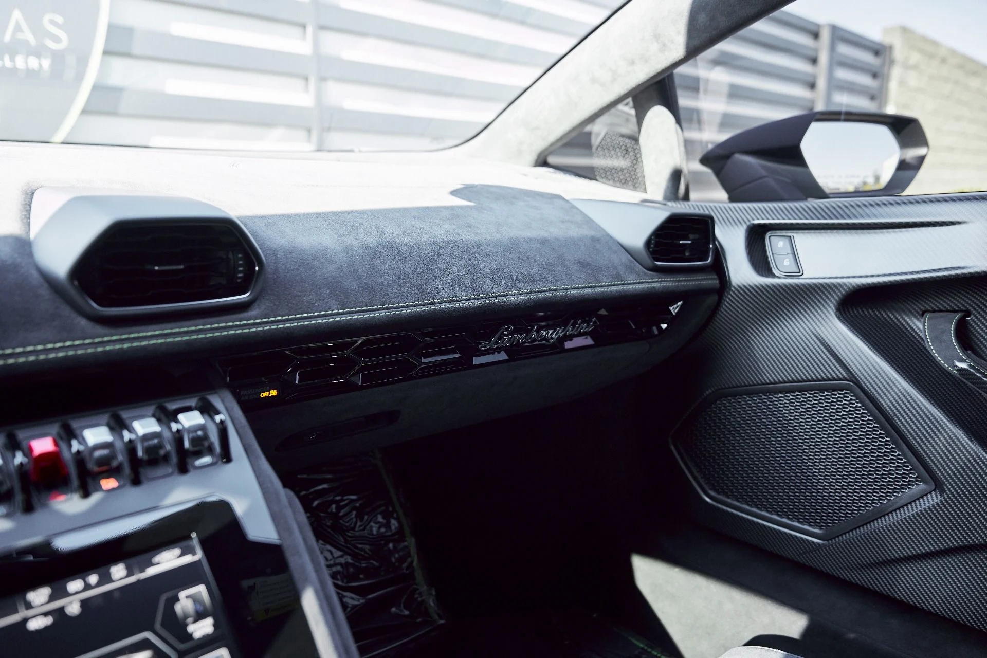 mph076_2787251379_Used_2024_Lamborghini_Huracan_Sterrato_Base_1767062528_481689b9ef