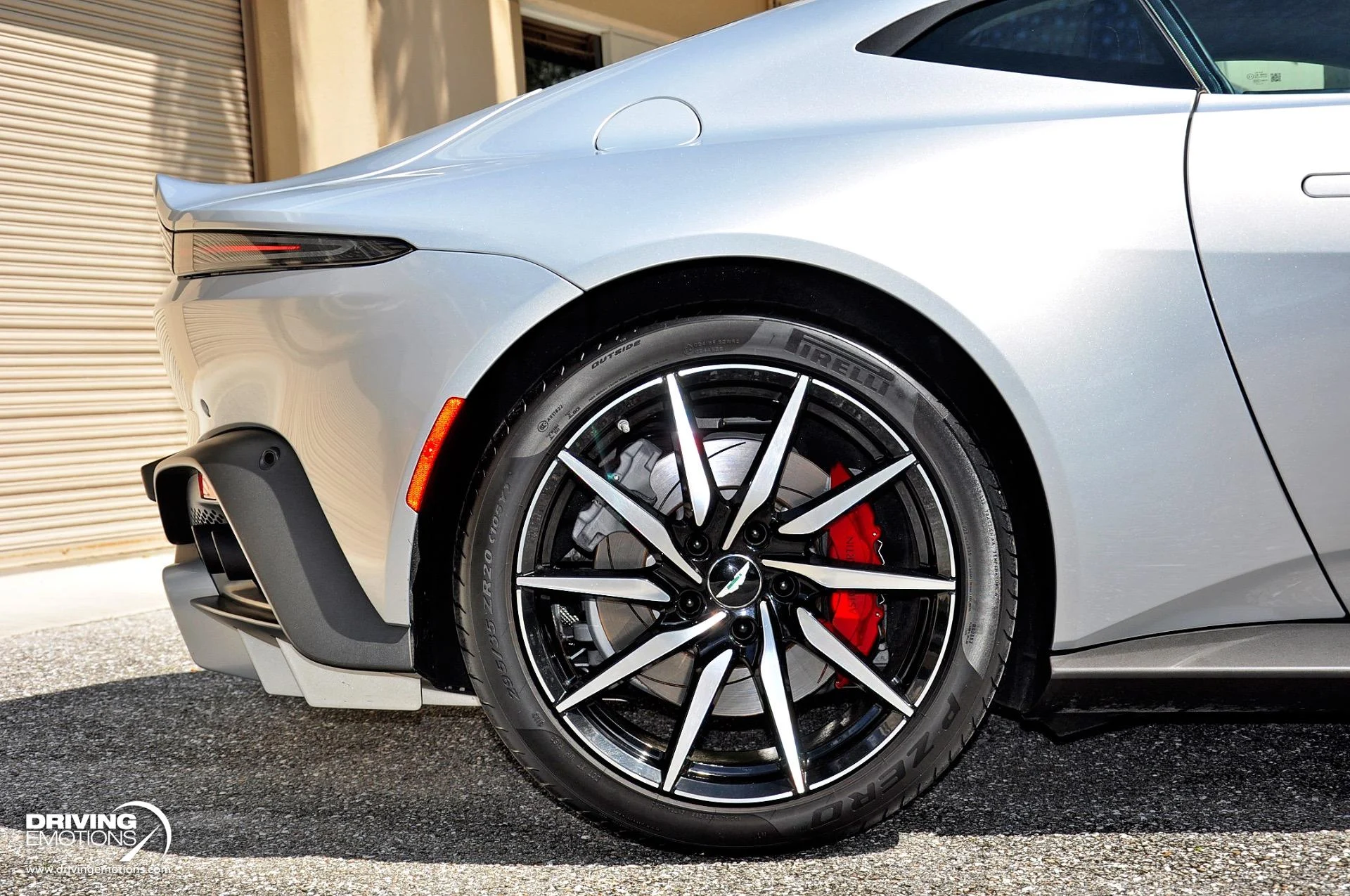 mph076_2979461667_880_p77_l_9616ff555f