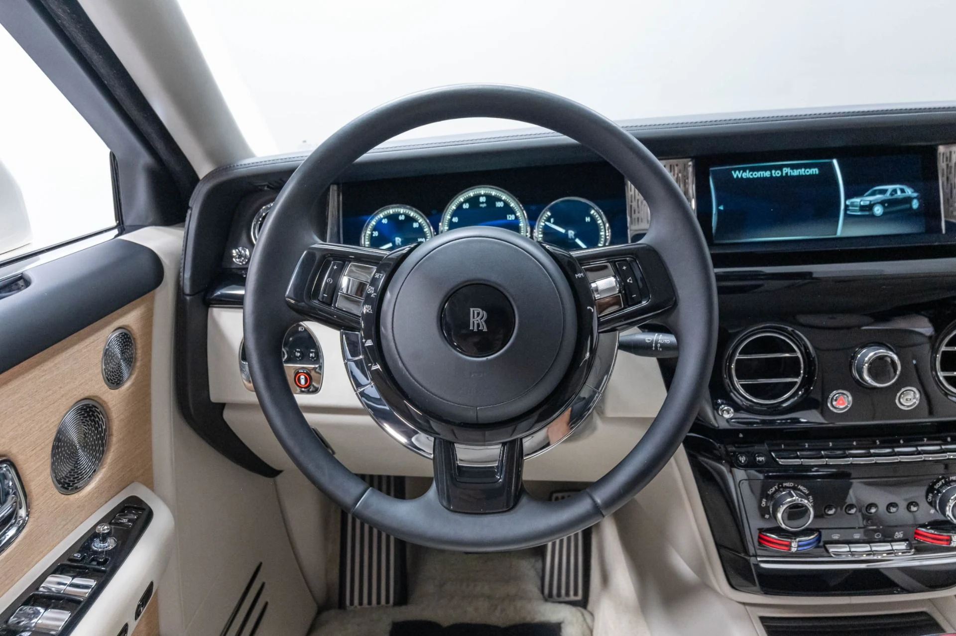 mph076_3062204947_Used_2019_Rolls_Royce_Phantom_1784063951_f3b261f7ea