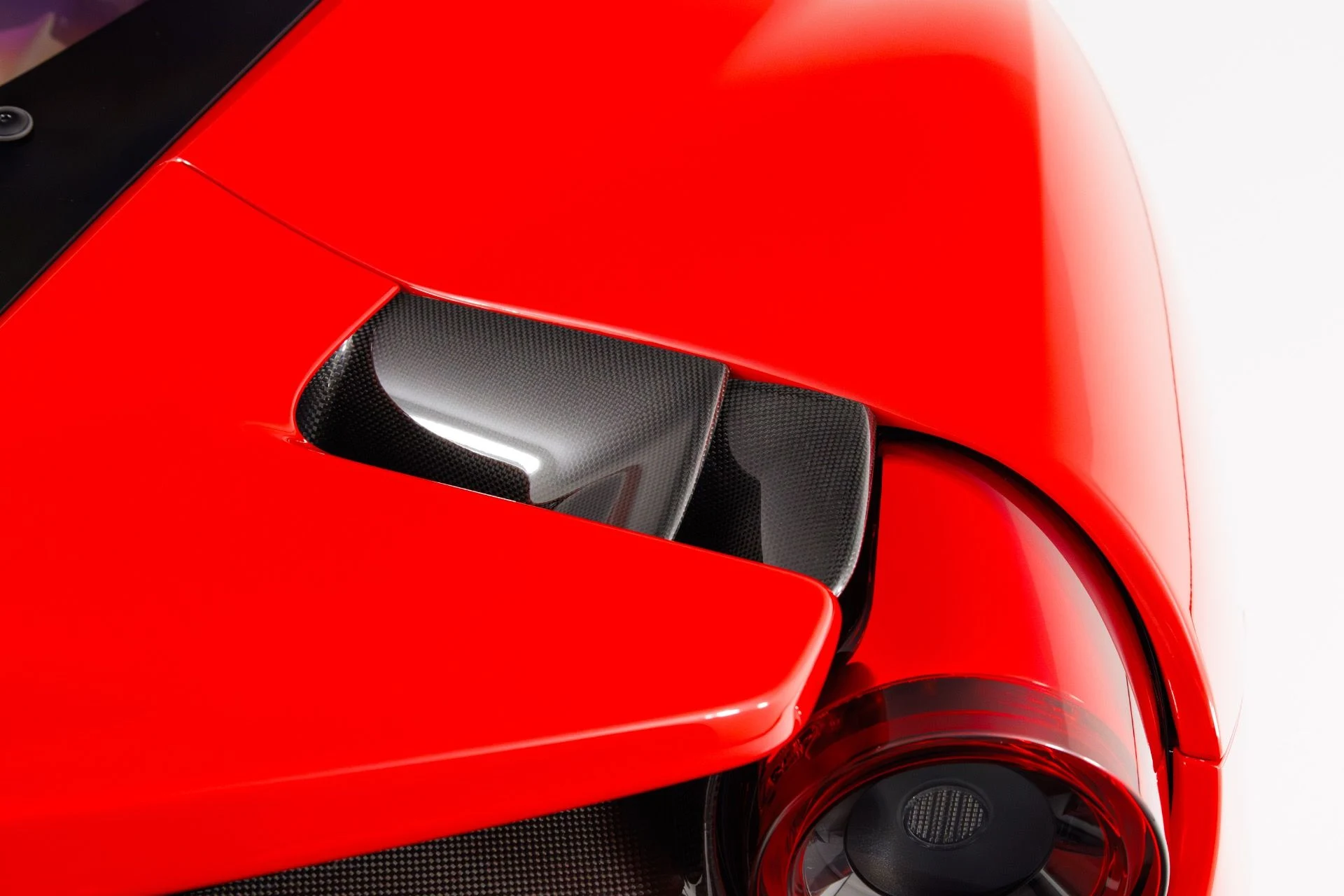 mph076_3110893490_Used_2019_Ferrari_488_Pista_1772733819_cf3445a500