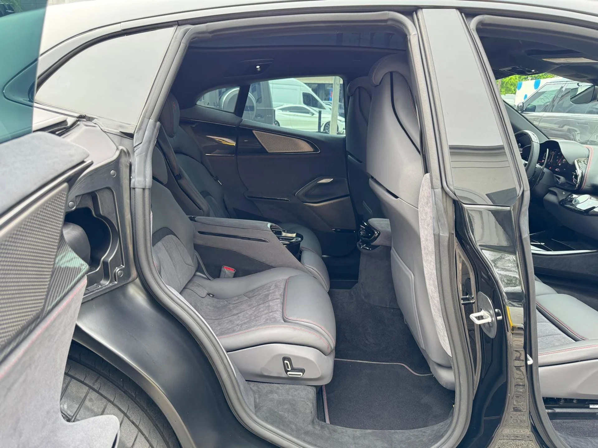 mph076_3164991699_fc14a4ddca174bcea54b803ad681baa4_2978894326